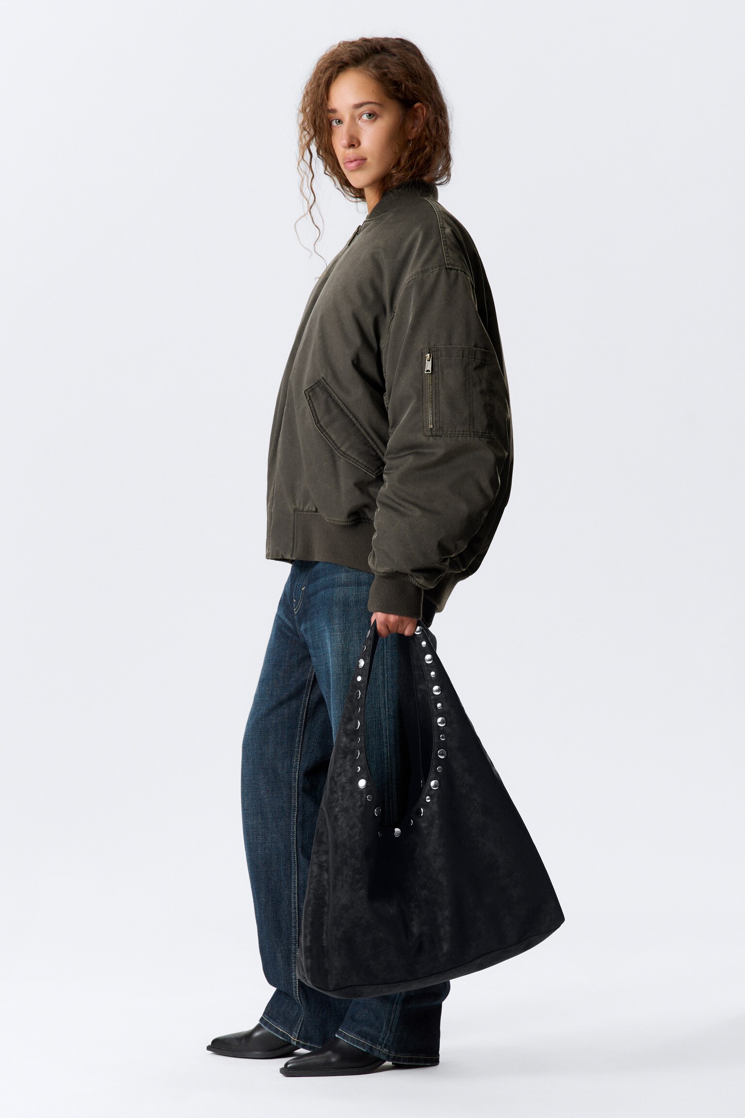 Sac porté épaule en cuir synthétique souple - Noir clouté/Noir craquelé