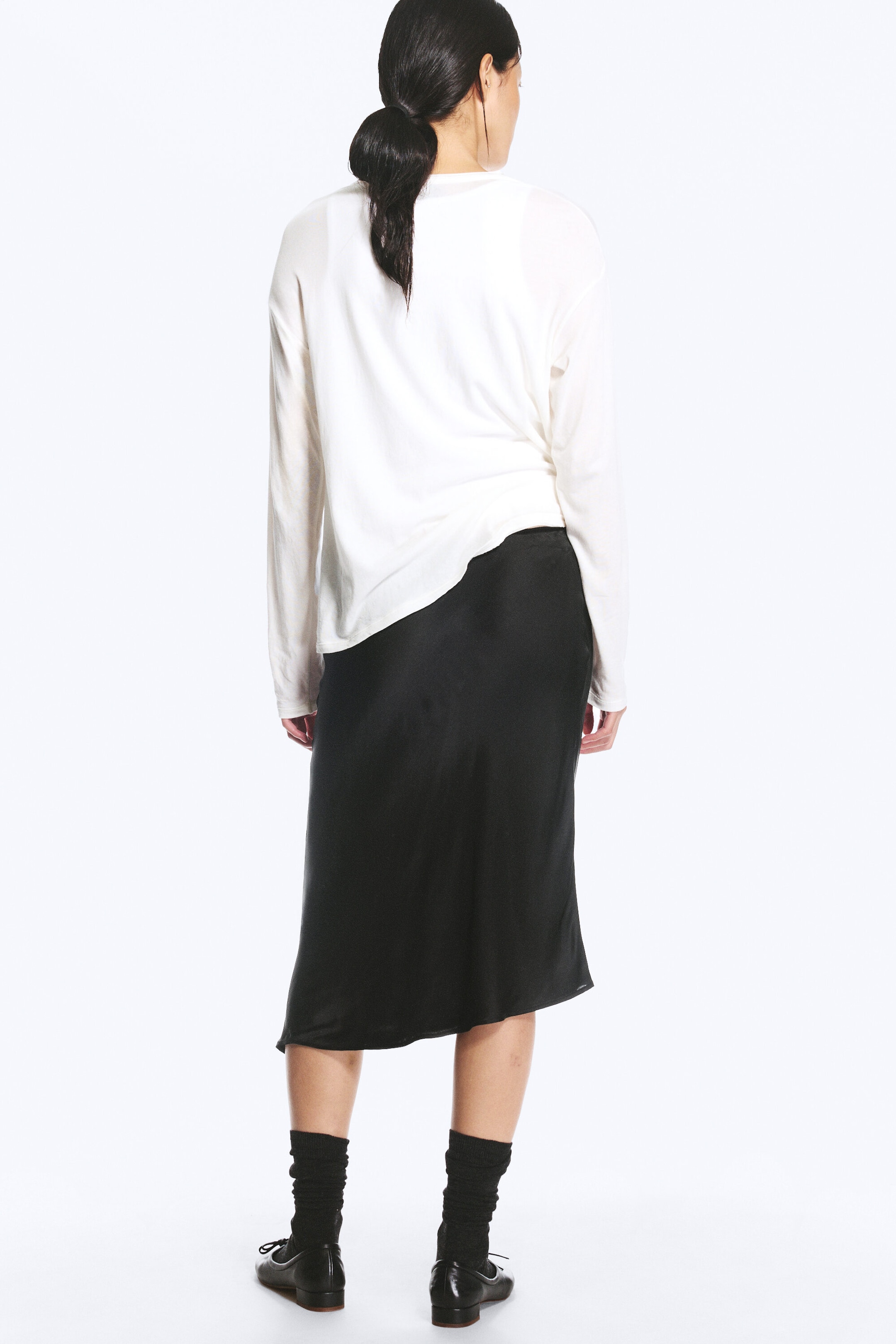 Svart - Satin midi-skjørt med lav midje - 3