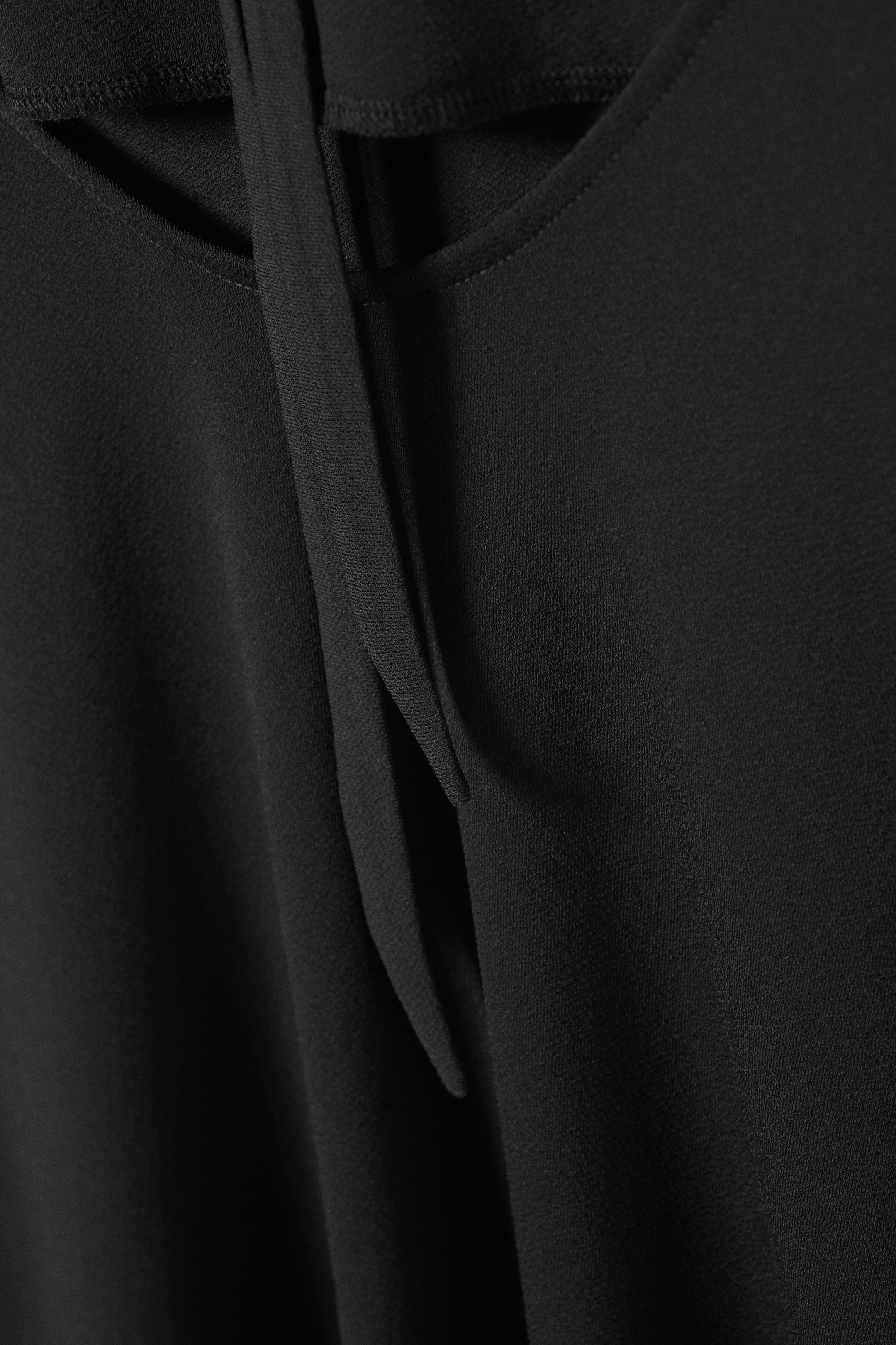 Grösseres Bild ansehen: Ärmelloses Neckholder-Maxikleid - Schwarz - DAMEN | H&M CH 6