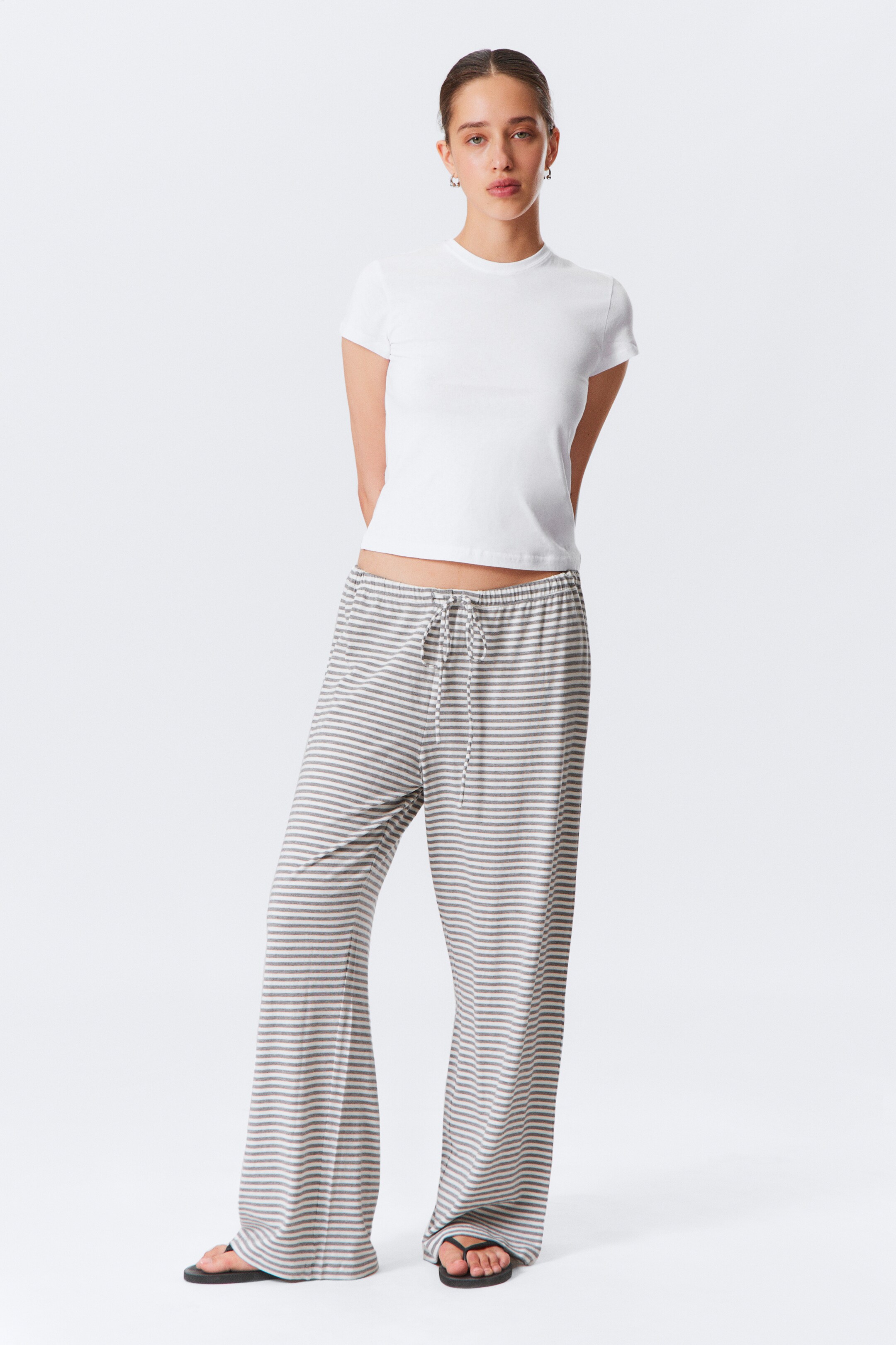 Vezi imaginea mai mare: Slim Short-Sleeved Cotton T-shirt - Alb - FEMEI | H&M RO 2
