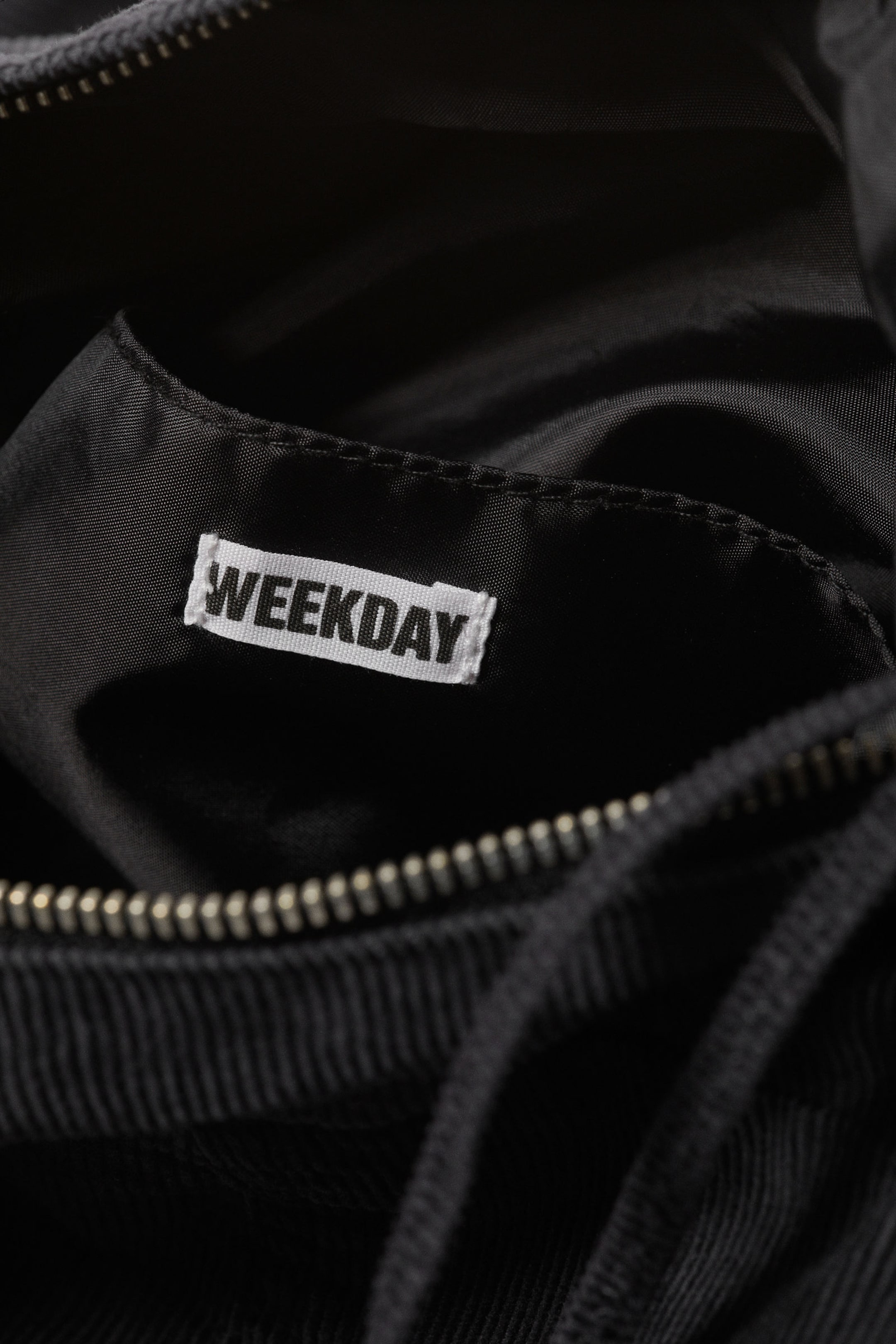 Schwarz - Rechteckige Schultertasche aus Cord - 2