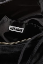 Schwarz - Rechteckige Schultertasche aus Cord - 2