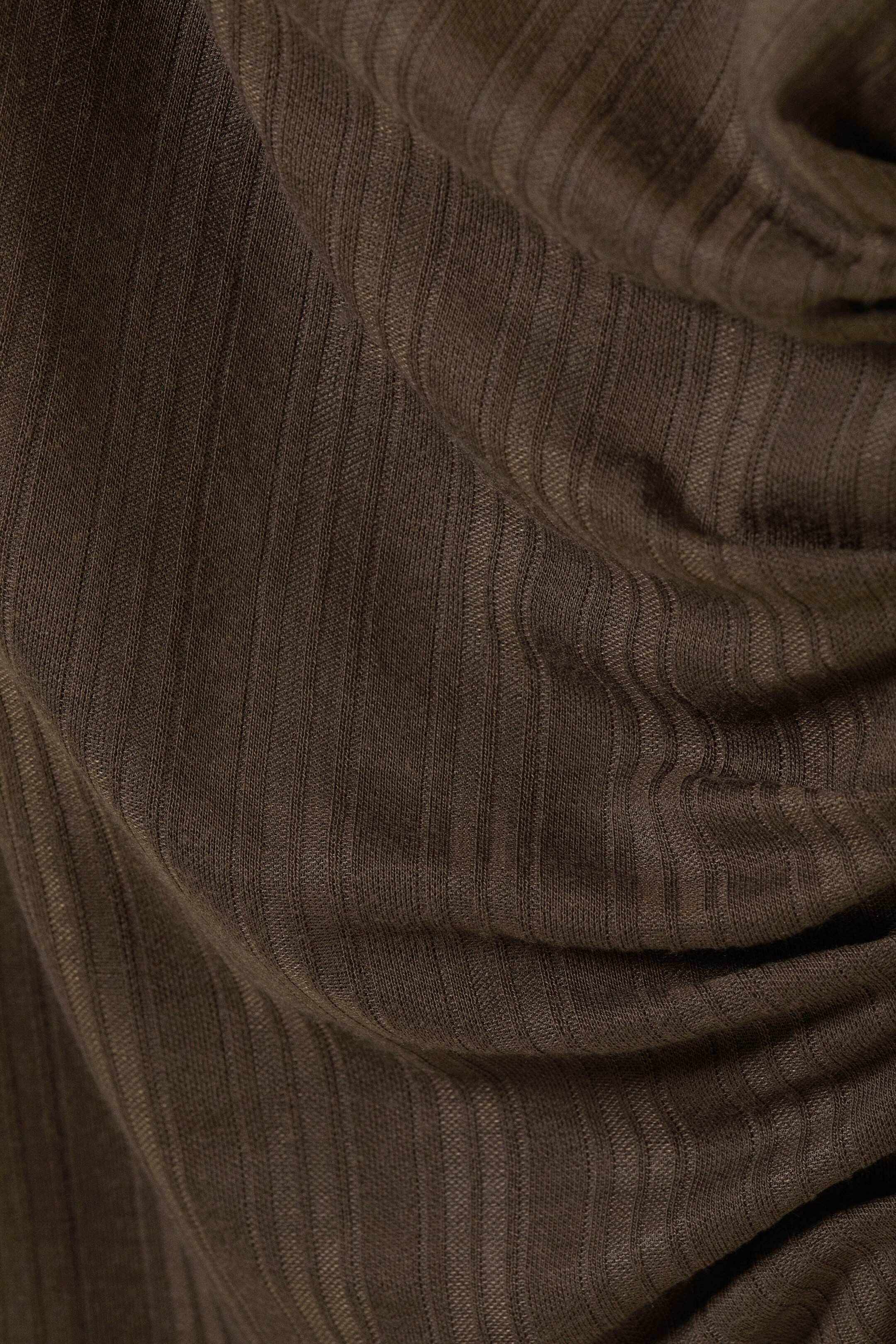 Zobacz większy obraz: Asymetryczny top z długim rękawem She - Ciemnobrązowy - ONA | H&M PL 2