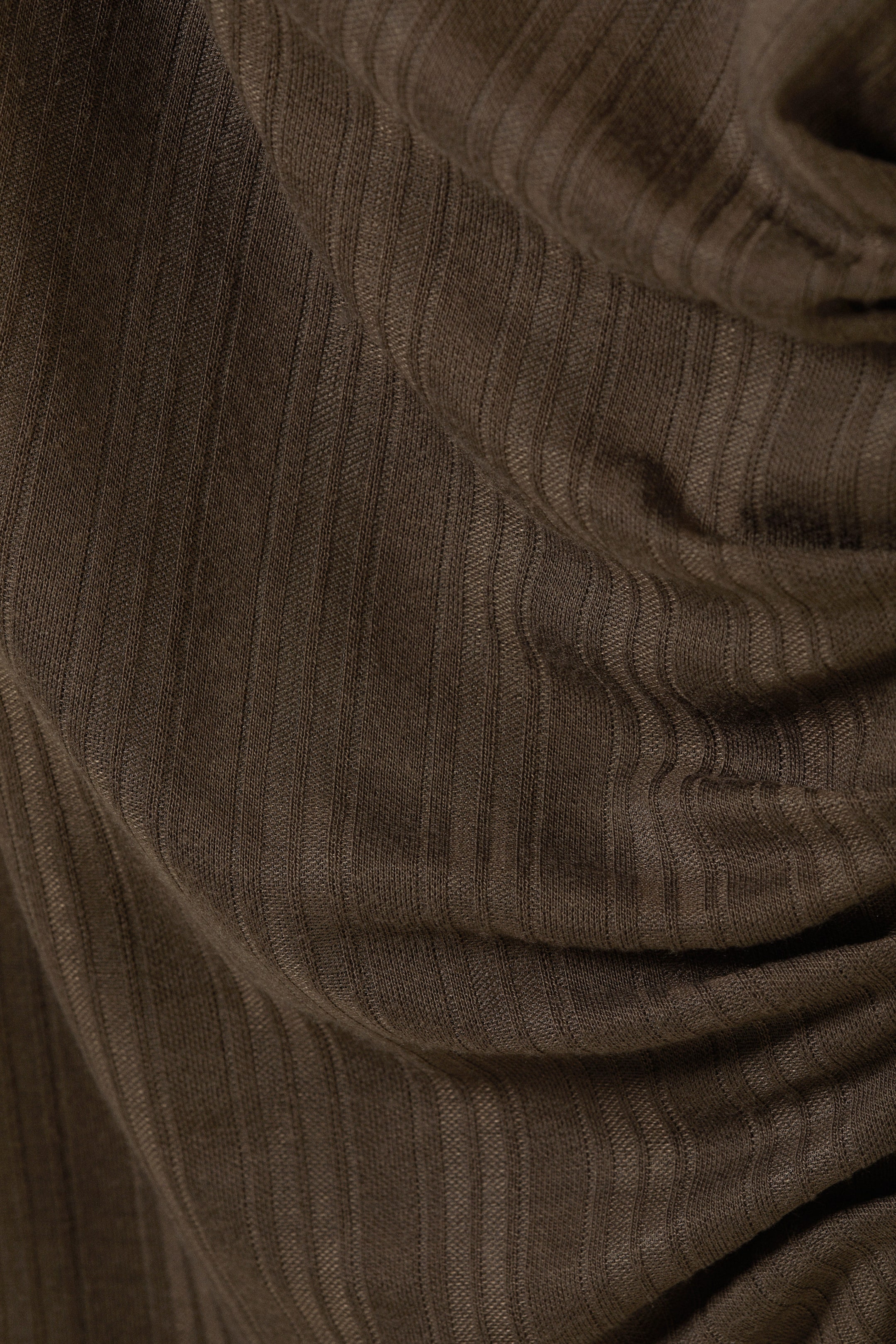 Dunkelbraun - Transparente, asymmetrische Langarmbluse - 2