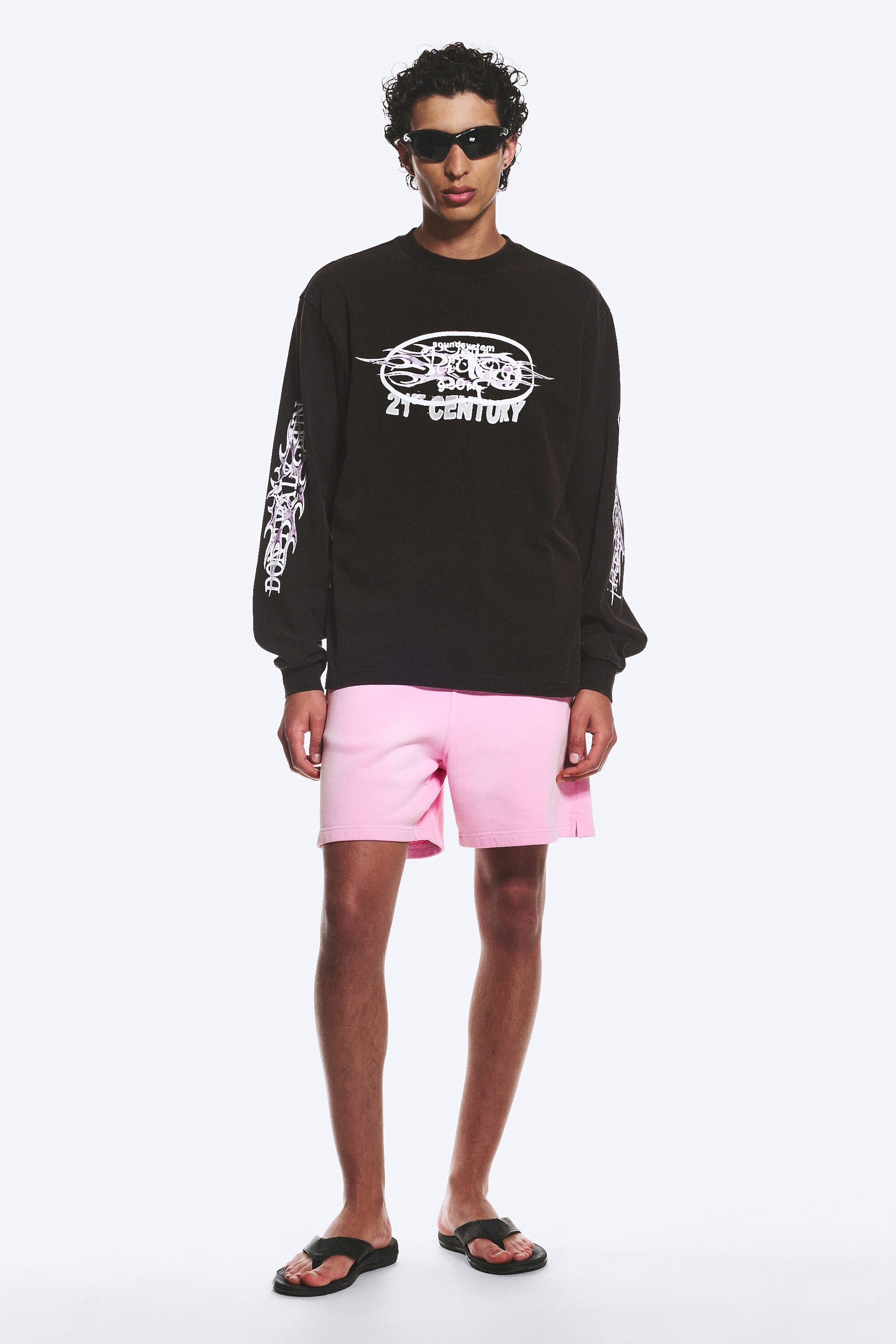 Schwarz - Lässiges Longsleeve mit Grafikdruck - 2