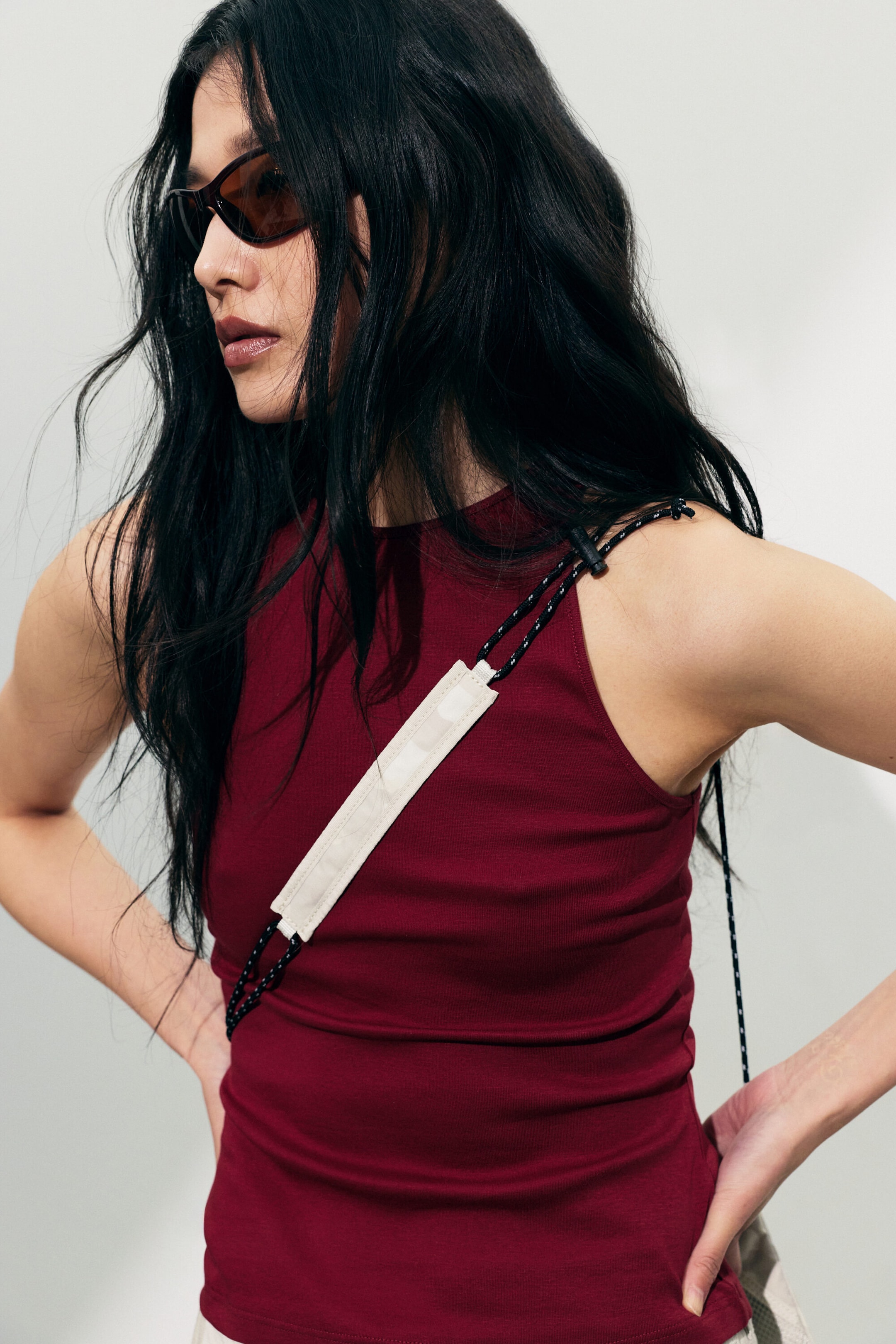 Rot - Figurbetontes rotes Tanktop aus Baumwolljersey - 1