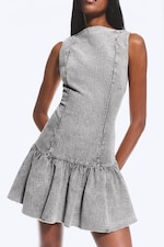 Grijs met wassing - Uitlopende mini-jurk van twill met boothals - 1