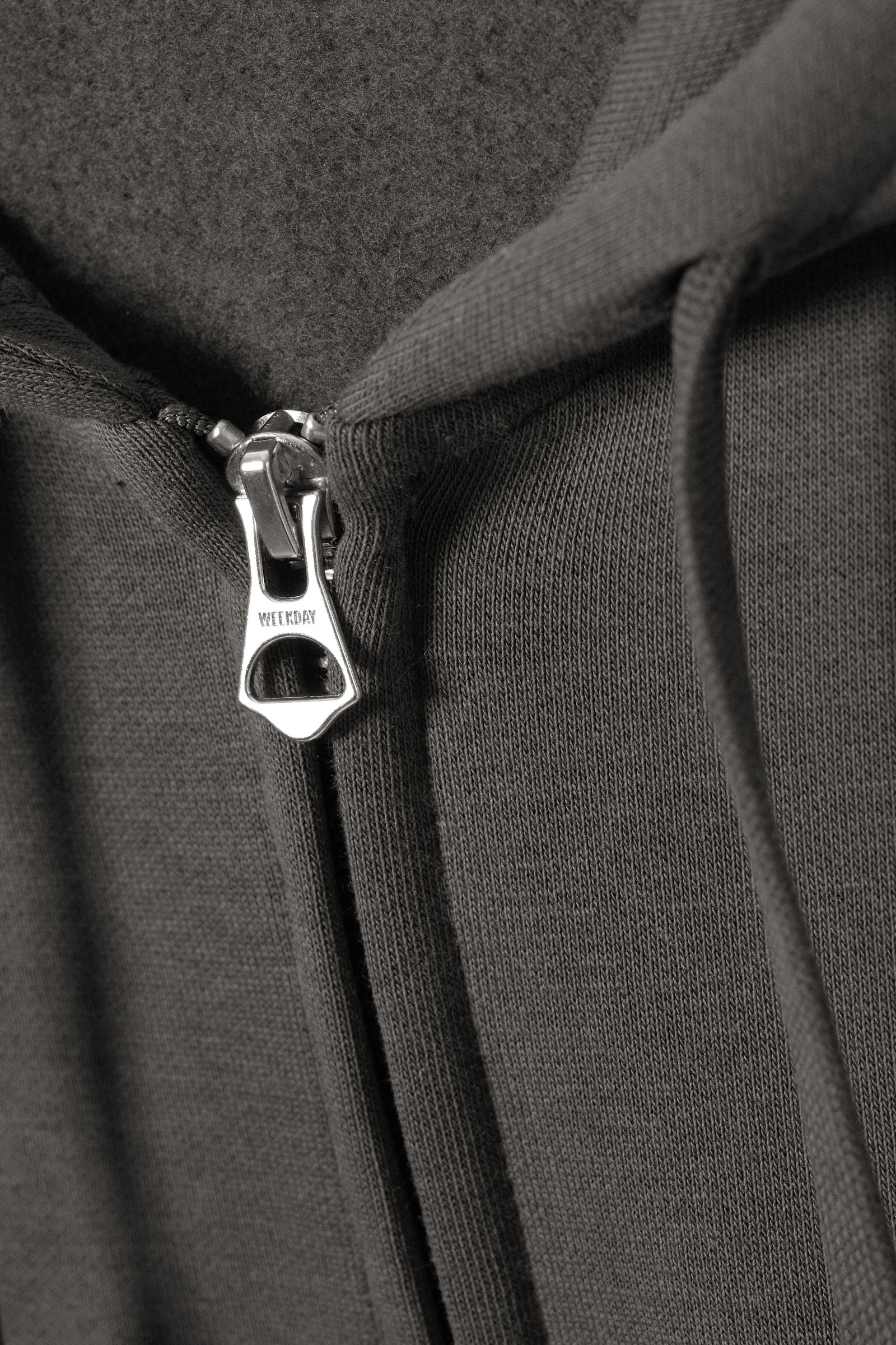 boxy midweight zip hoodie - Off Black | Weekday WW