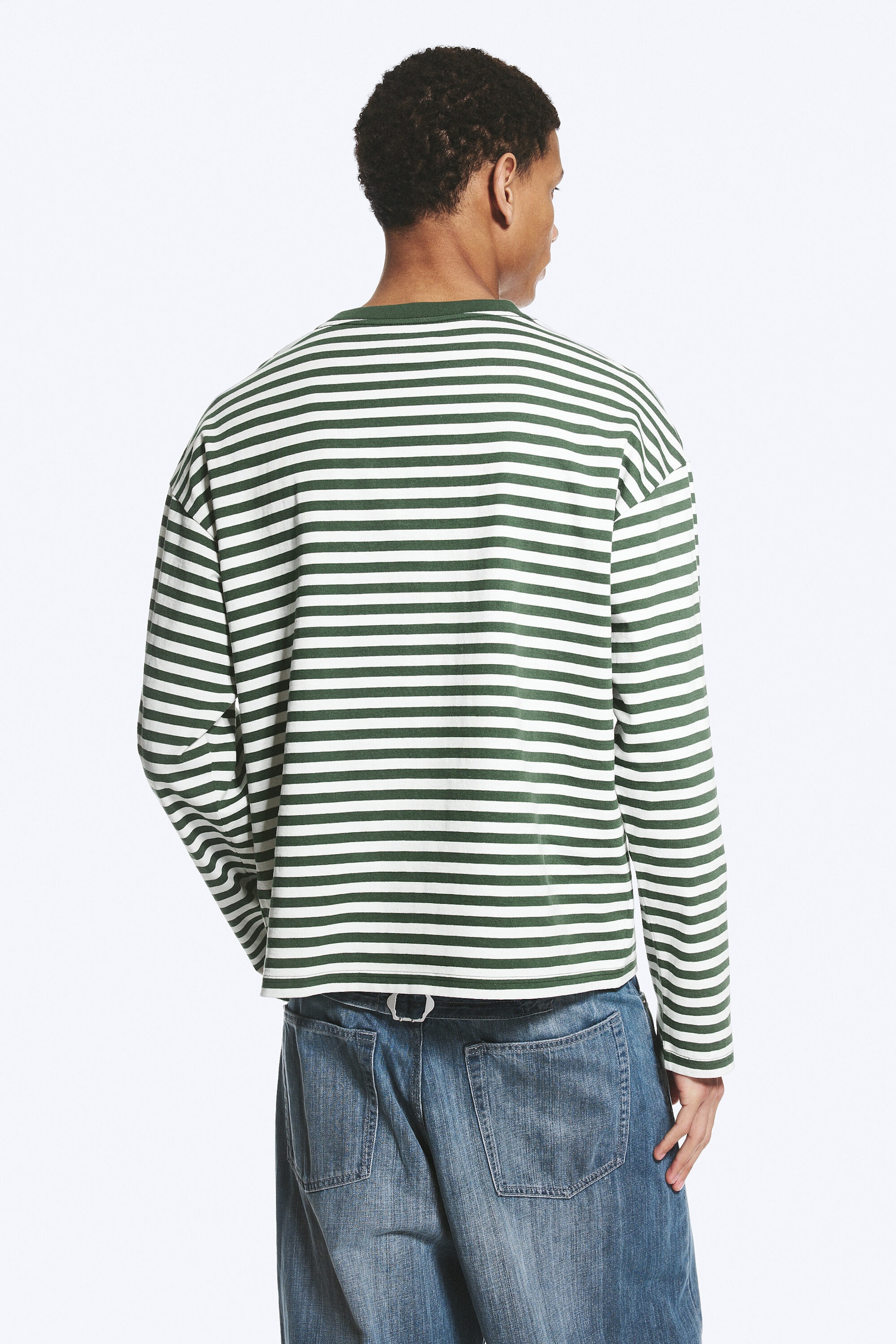 Weiß & dunkelgrün gestreift - Boxy Longsleeve mit lockerer Passform - 3