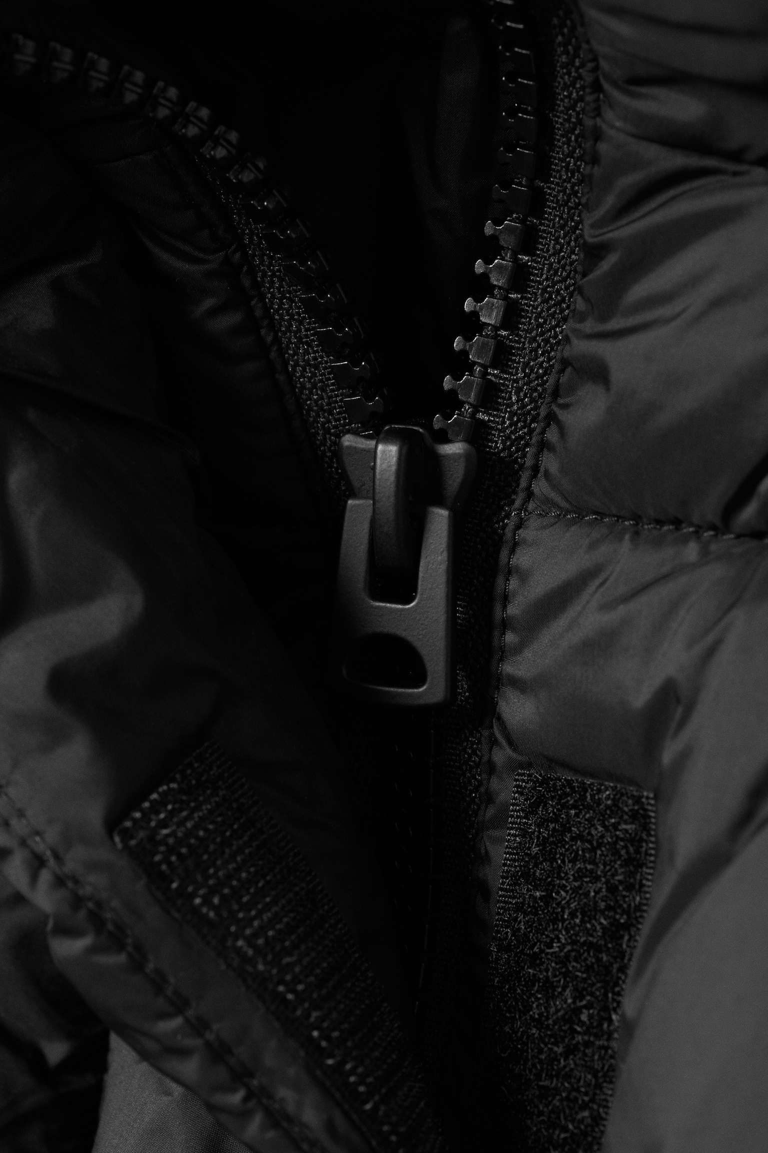 Short Oversized Puffer Jacket - Black/Dark Brown - 7