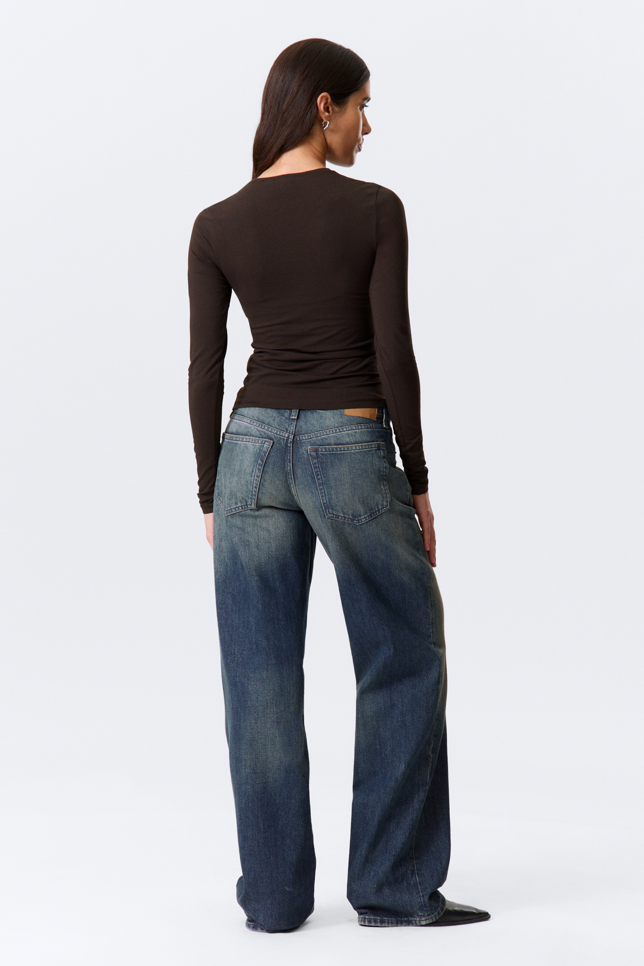 Visa större bild: Slim långärmad tröja - Mörkbrun - DAM | H&M FI 3