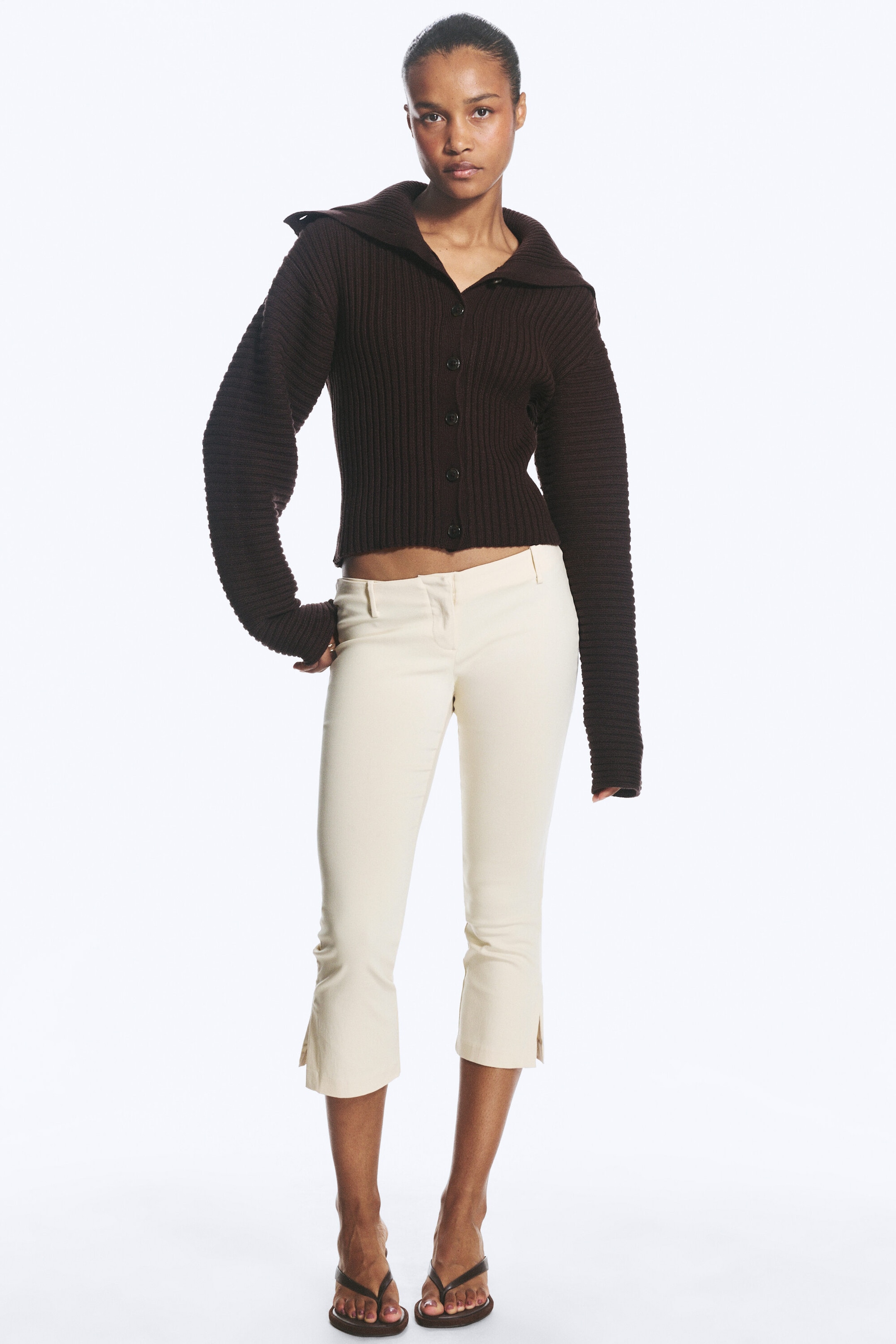 Dunkelbraun - Taillenbetonter Strick-Cardigan - 2