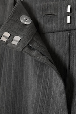 Grau meliert mit Nadelstreifen - Weite Anzughose mit niedriger Taille - 5