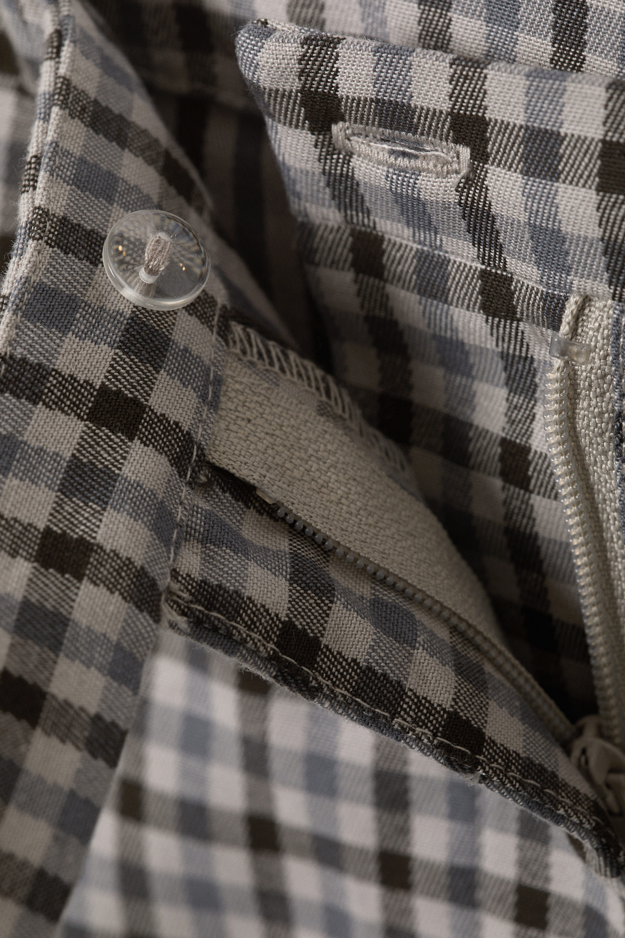 Weiß kariert - Schmal geschnittener Minirock mit niedrigem Bund - 4