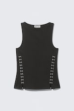Schwarz - Eng anliegendes Trägertop mit Haken und Ösen - 3