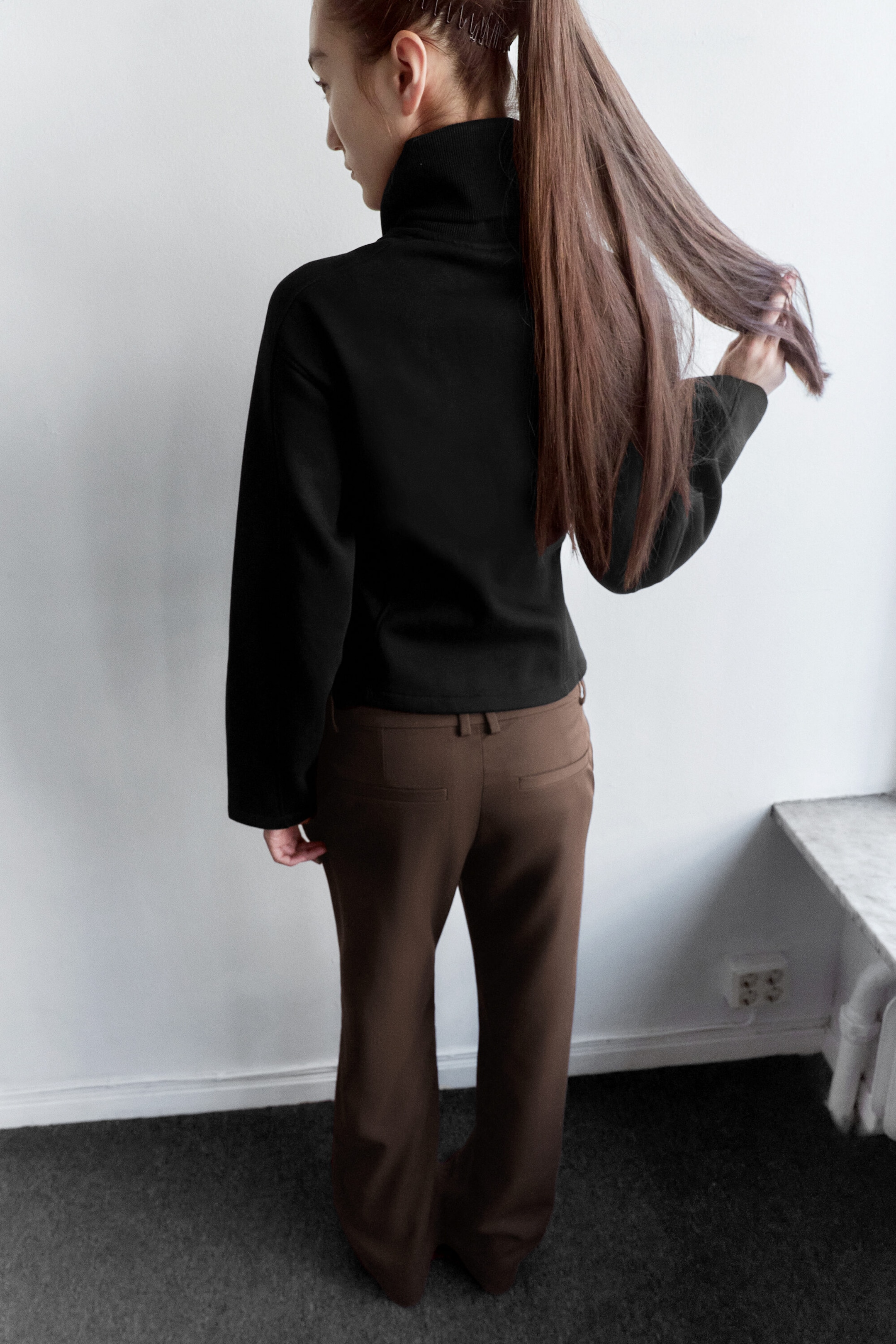 Svart - Figurnær sweatshirt med glidelås - 2