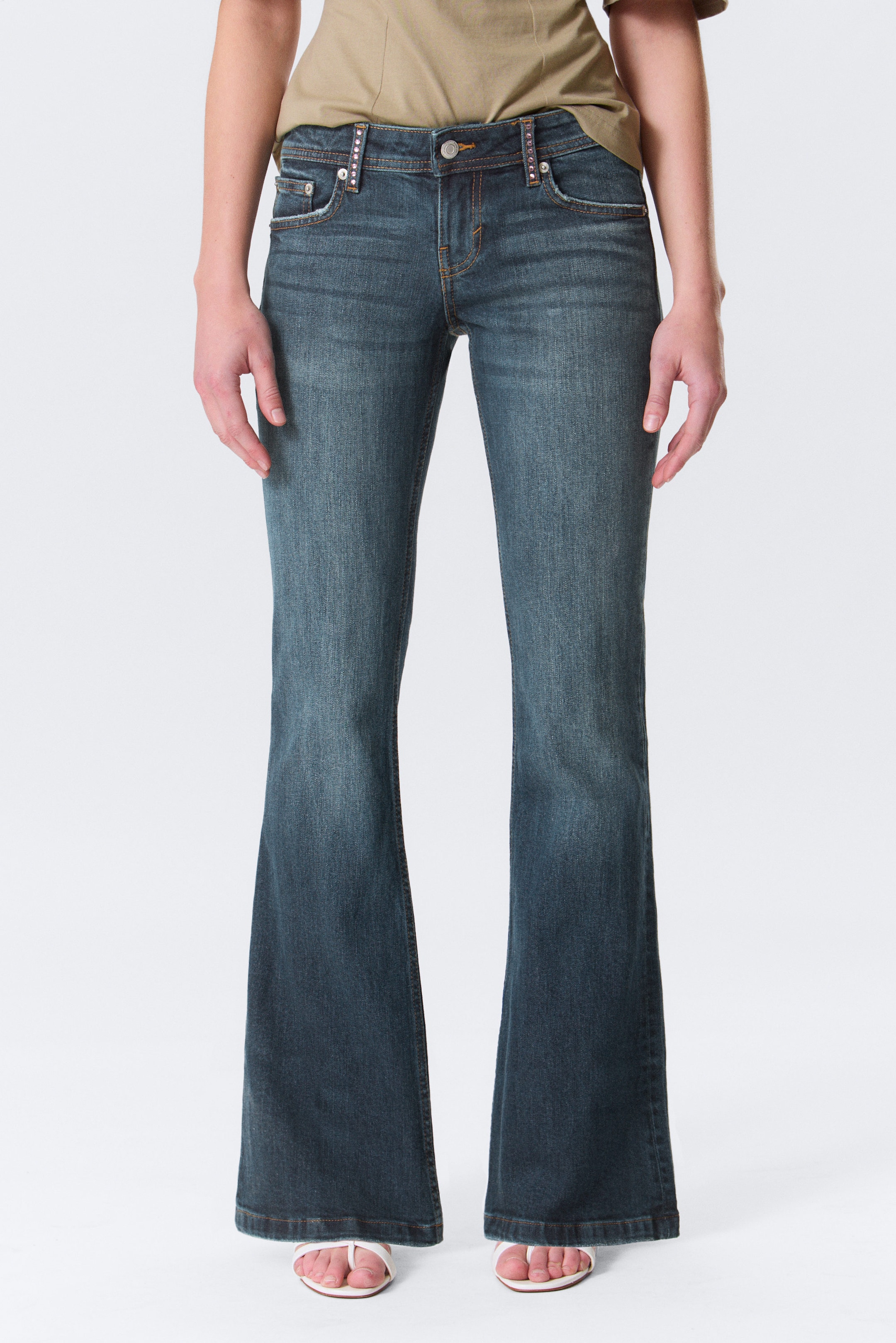 Embellished Blue - Dunkelblau - Low Waist Embellished Flared Jeans - 2