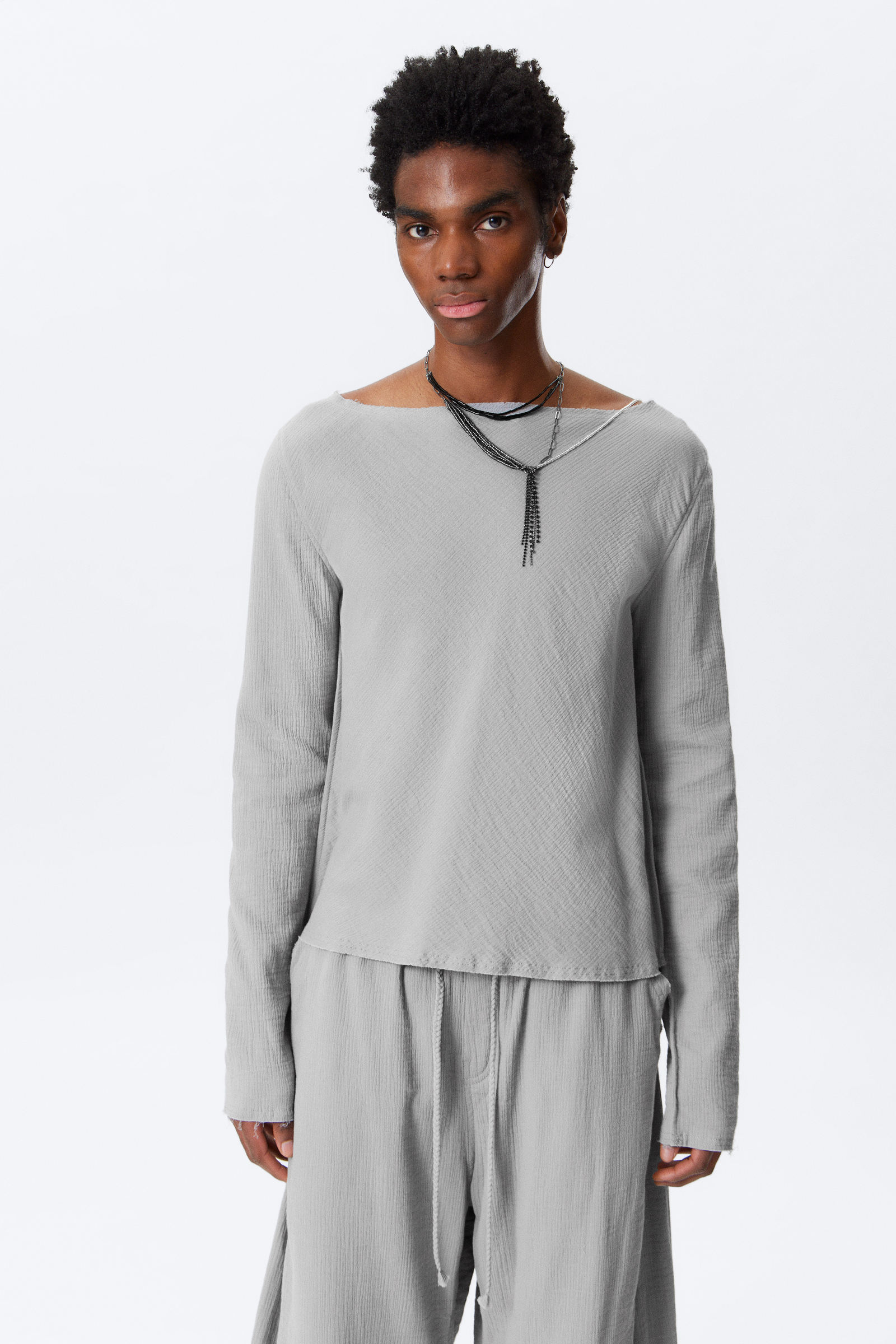 long-sleeved raw edge boatneck top - Dusty Grey | Weekday WW