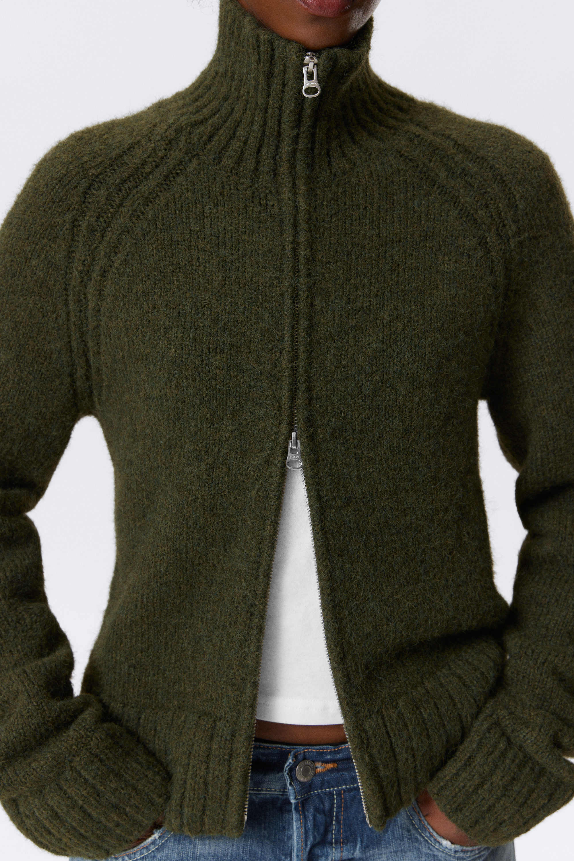 Dark Mossy Green - Zacht gebreid nauwsluitend vest met rits - 2