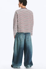Gestreift in Weiß & Dunkelrot - Boxy Longsleeve mit lockerer Passform - 2