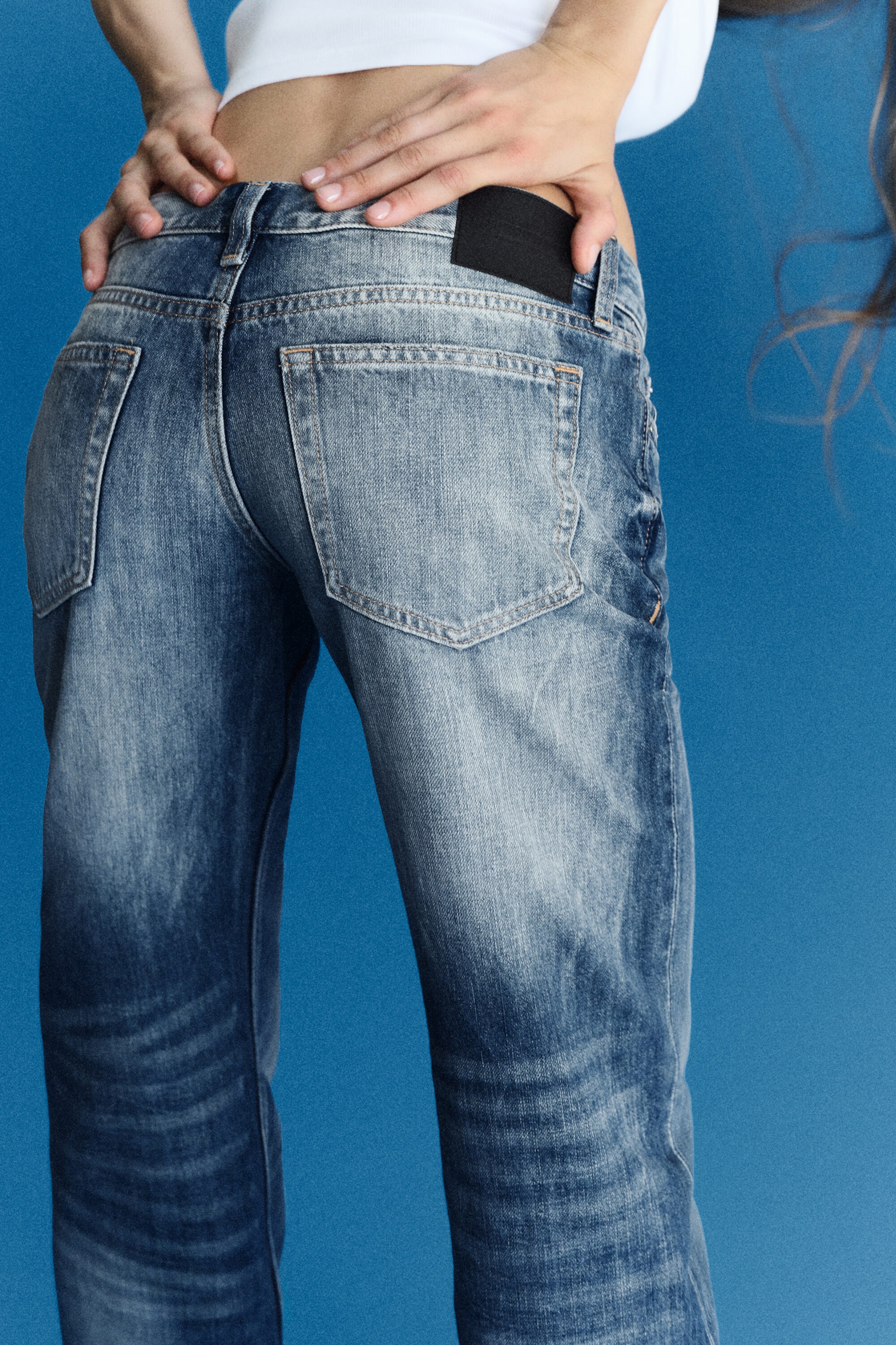 Hunter Blue – middels blå - Aura bootcut-jeans med lavt liv og avslappet passform - 7