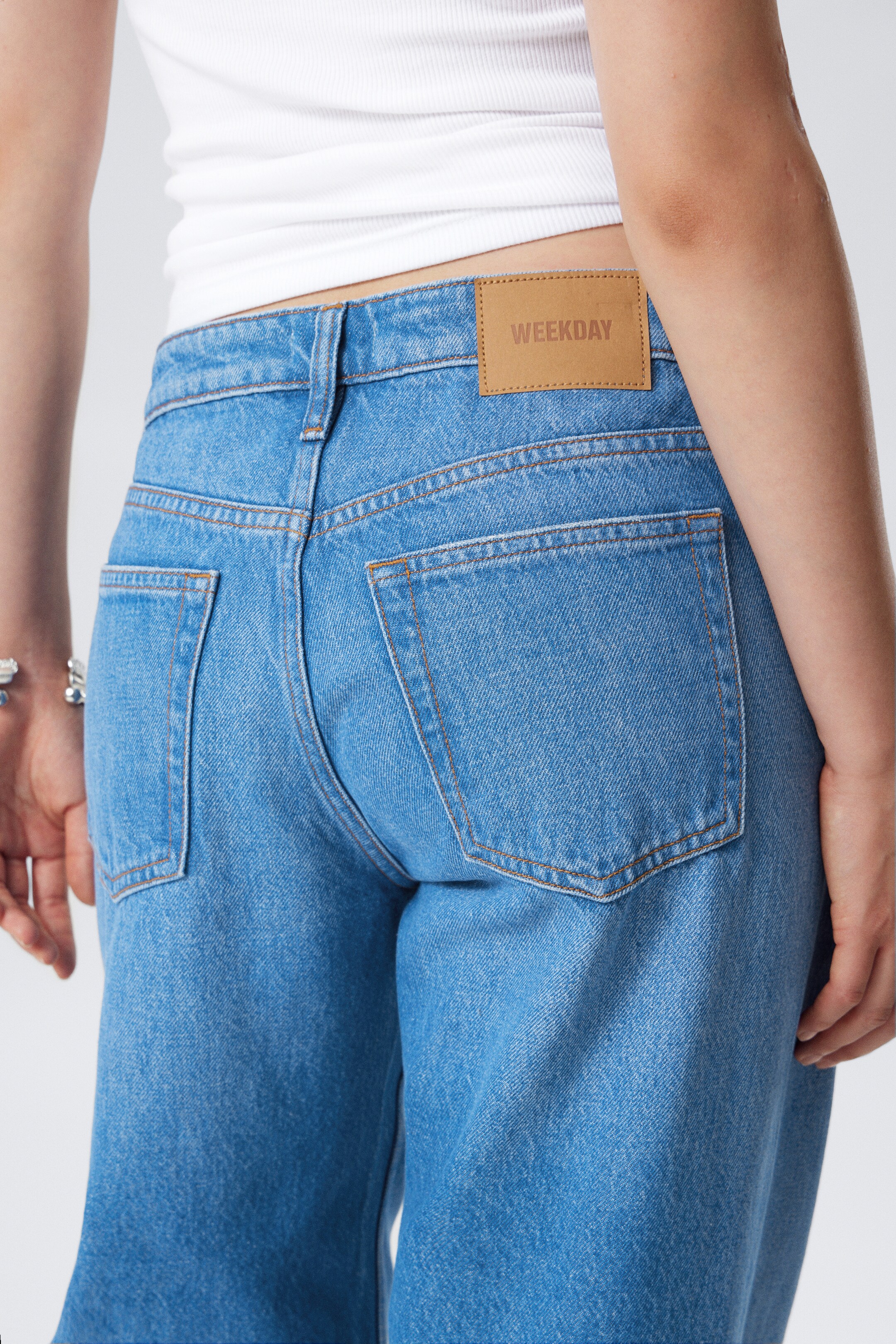 Größeres Bild ansehen: Imoo - Hüftjeans mit weitem, lockerem Bein - Kallithea Blue – Mittelblau - Ladies | H&M DE 4