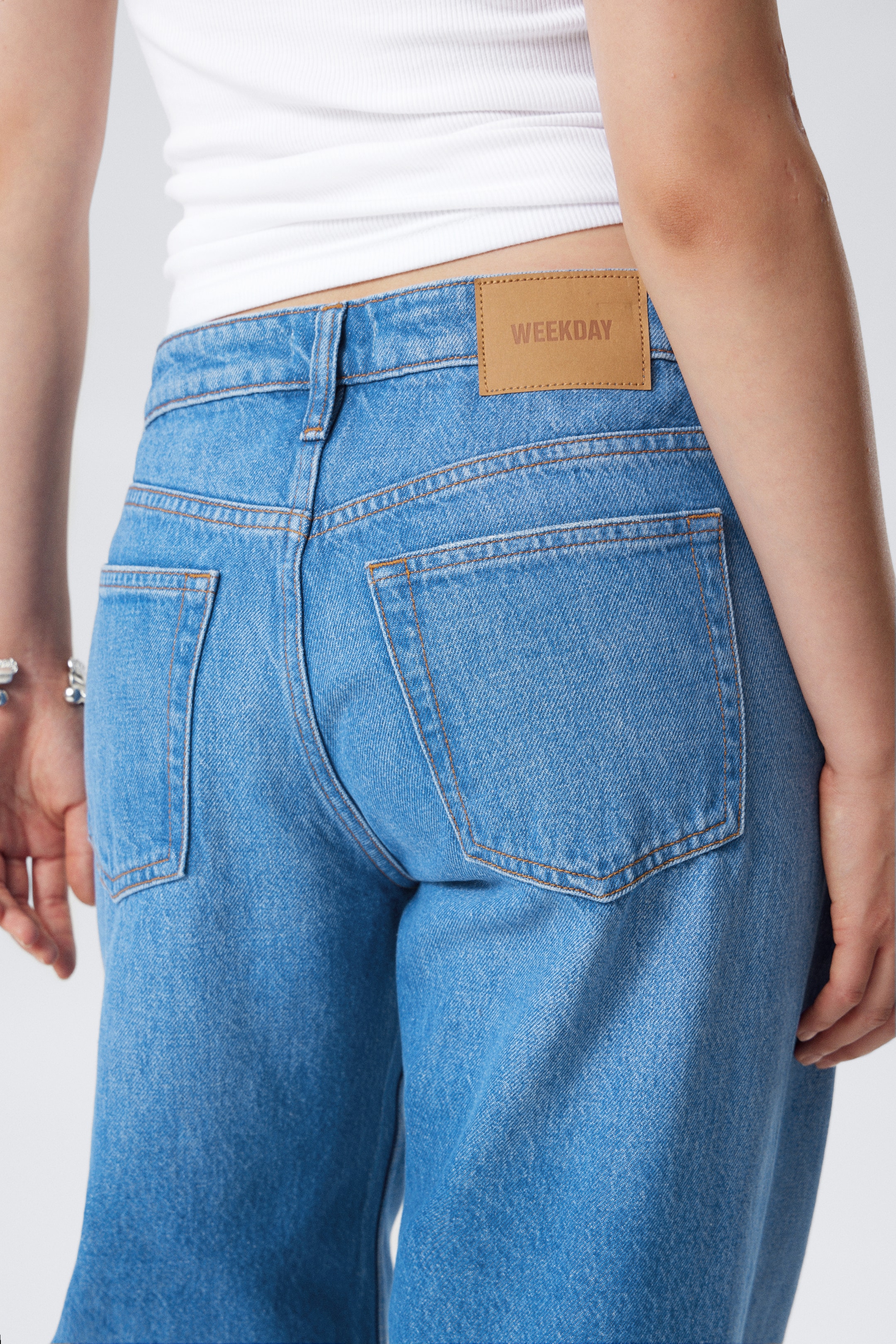 Se større billede: Imoo lavtaljede loose jeans med vide ben - Kallithea Blue - Mellemblå - DAME | H&M DK 4