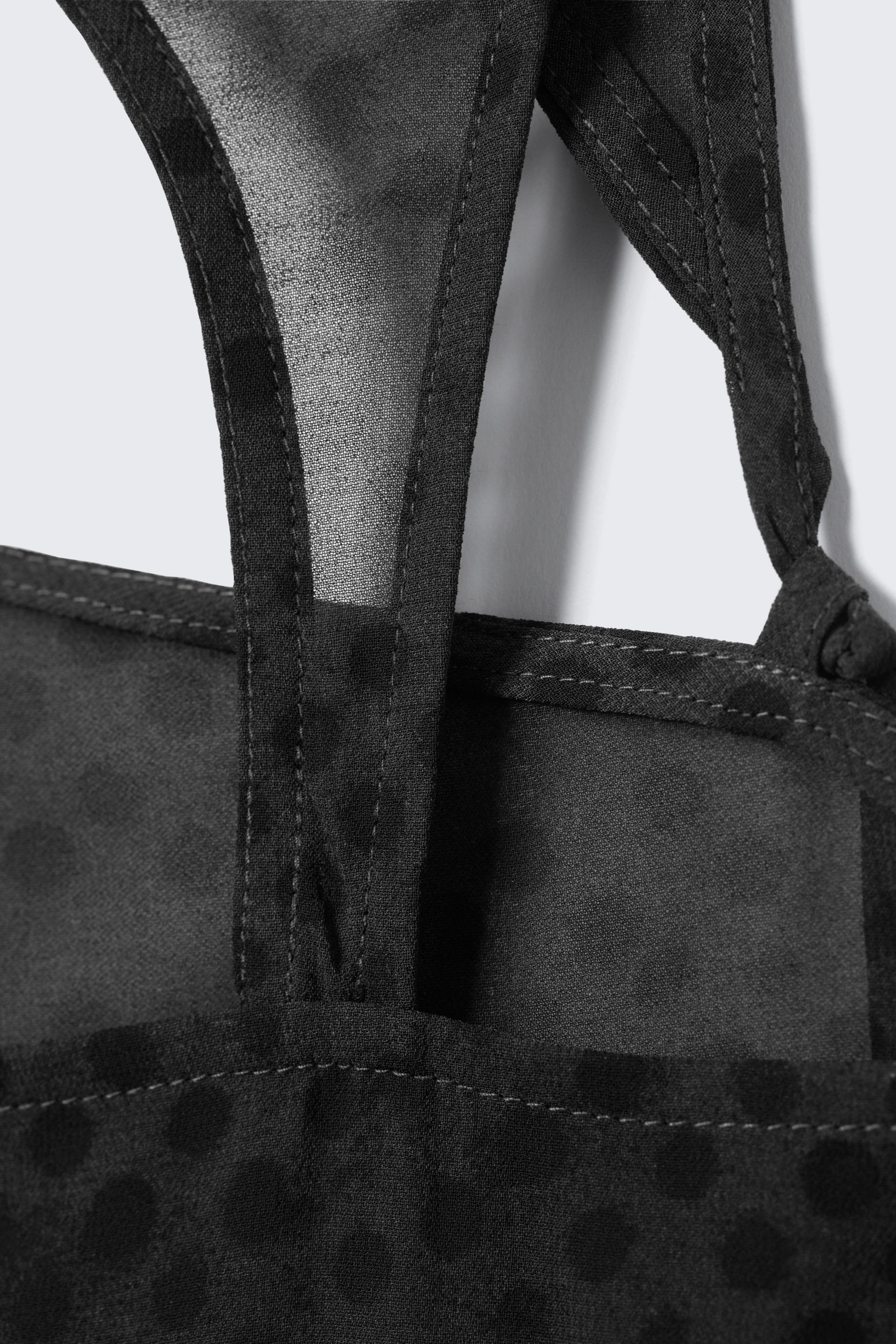 Mörkgrå - Prickar - Asymmetrisk cut-out mesh-topp - 7