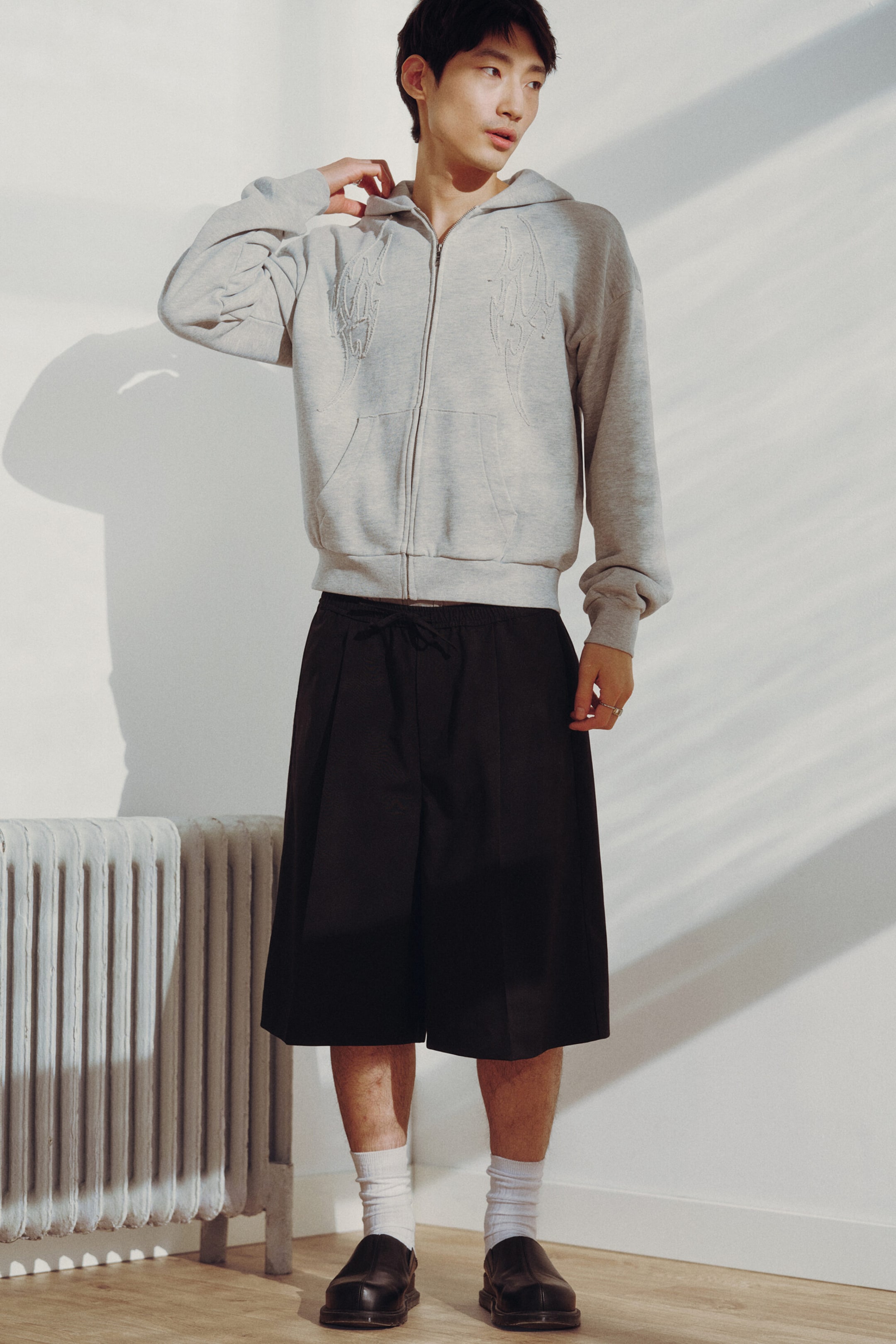 Schwarz - Lockere Anzug-Shorts mit mittlerem Bund - 2