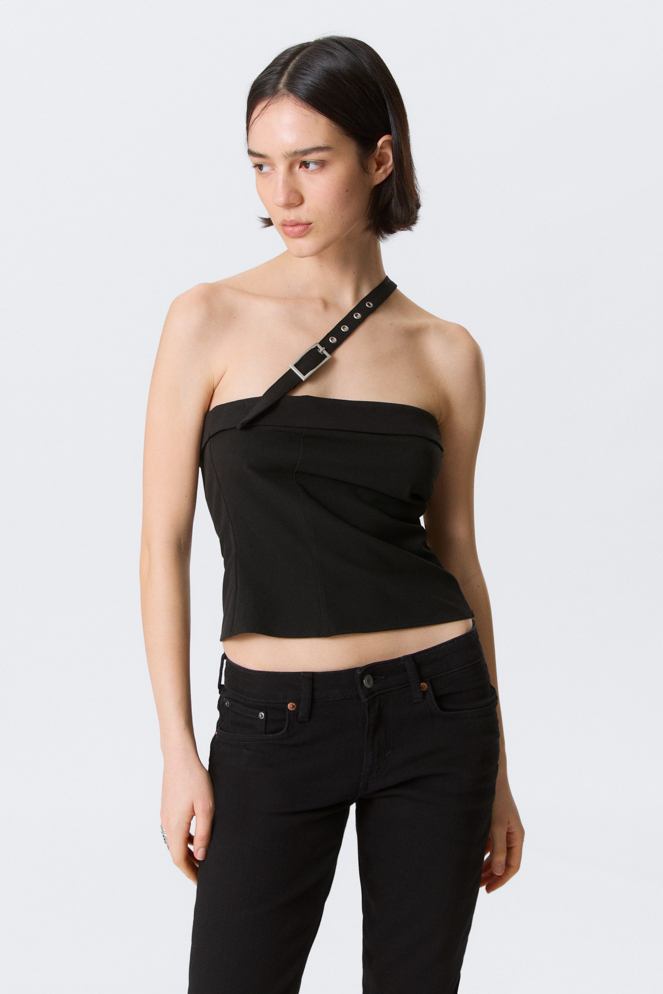 Svart - One-Shoulder Buckle Suiting Top - 2