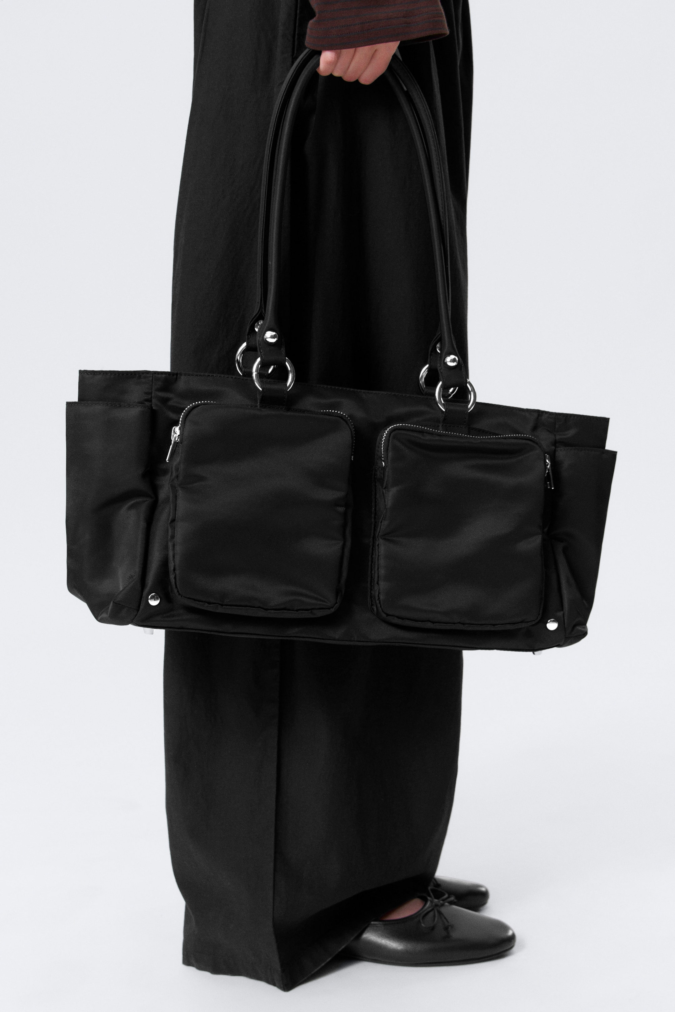 Svart - Medium Shoulder Bag With Pockets - 1