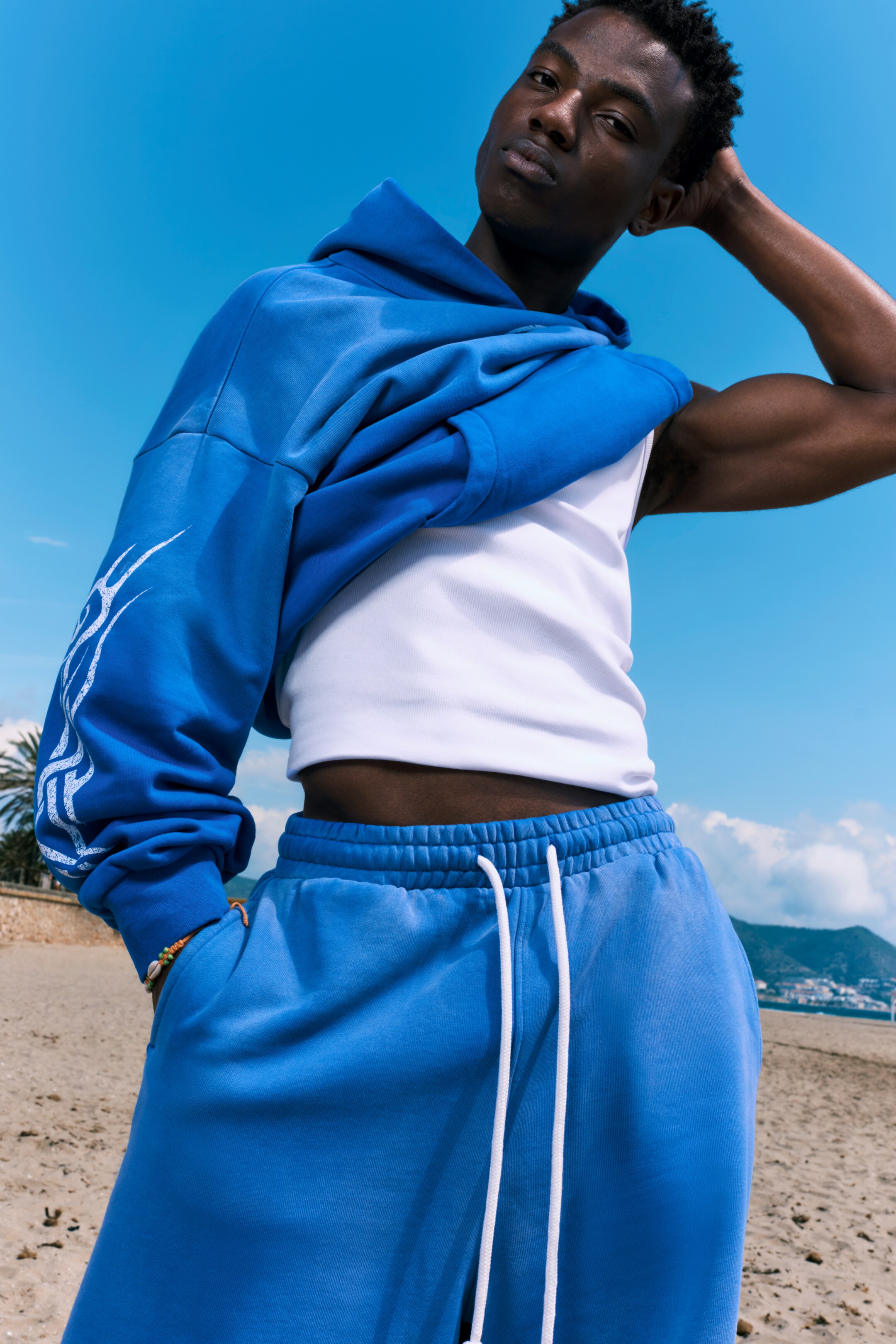Visualizza immagine più grande: Shorts in jersey con vestibilità loose e grafica - Blu sbiadito - Spirale - UOMO | H&M IT 2