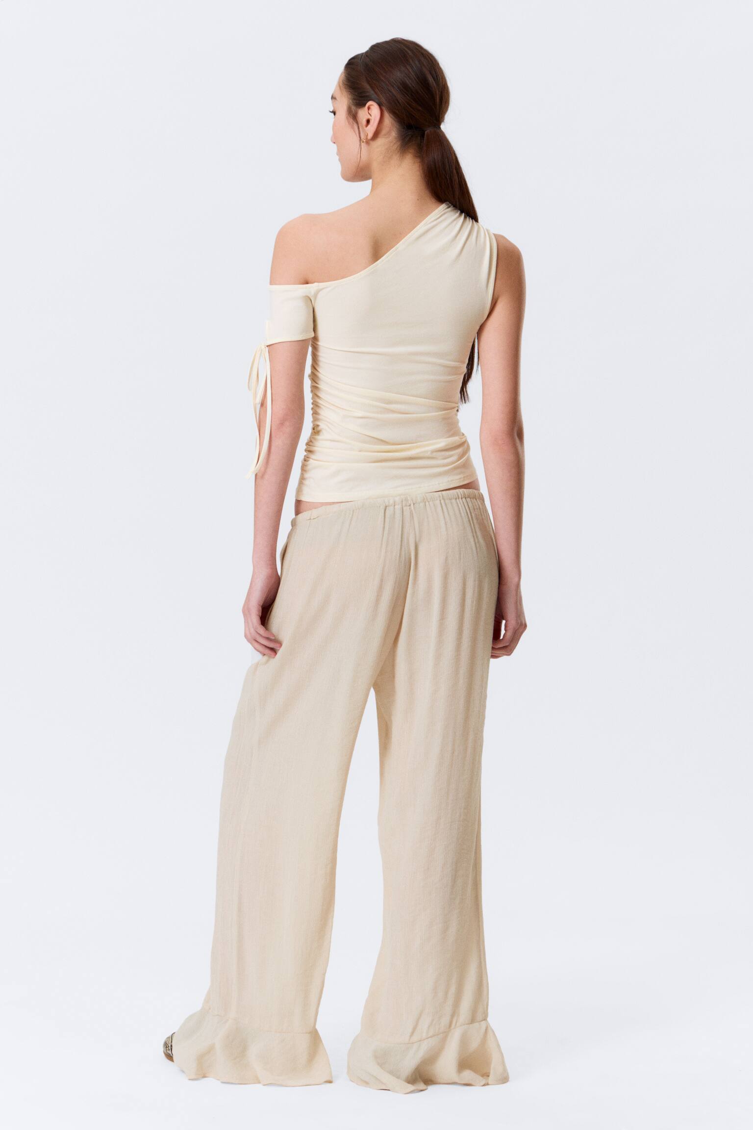 Smal rynkad off-shoulder topp-Off-white - 4