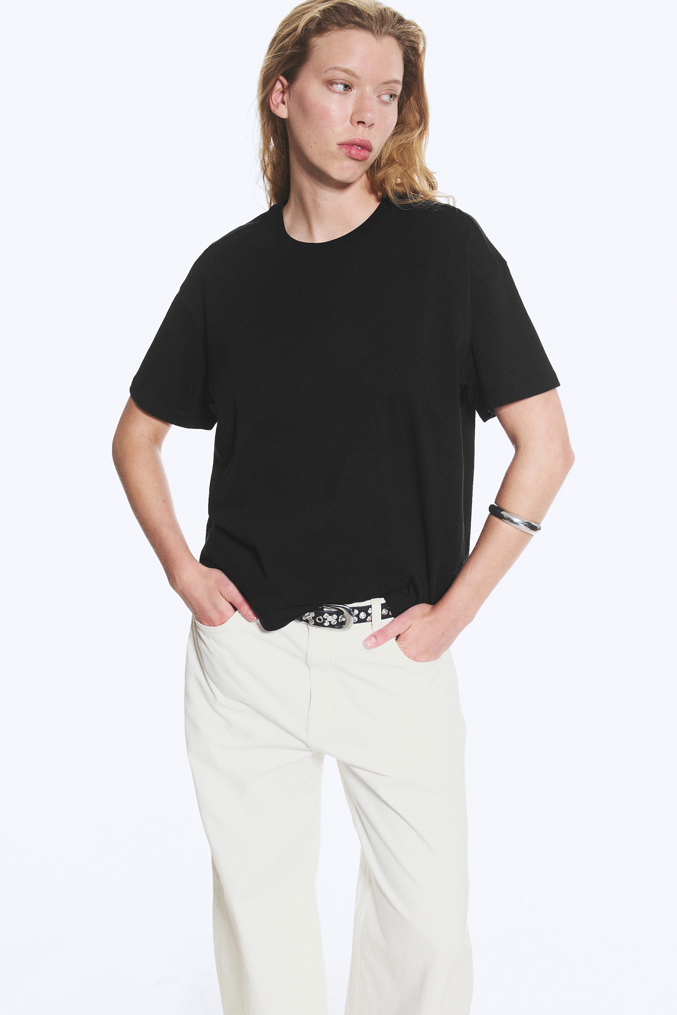 Svart - Avslappnad boxig t-shirt i bomull - 2