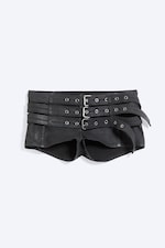 Beschichtetes Schwarz - Beschichtete Low-Rise-Denim-Hotpants mit Schnalle - 4