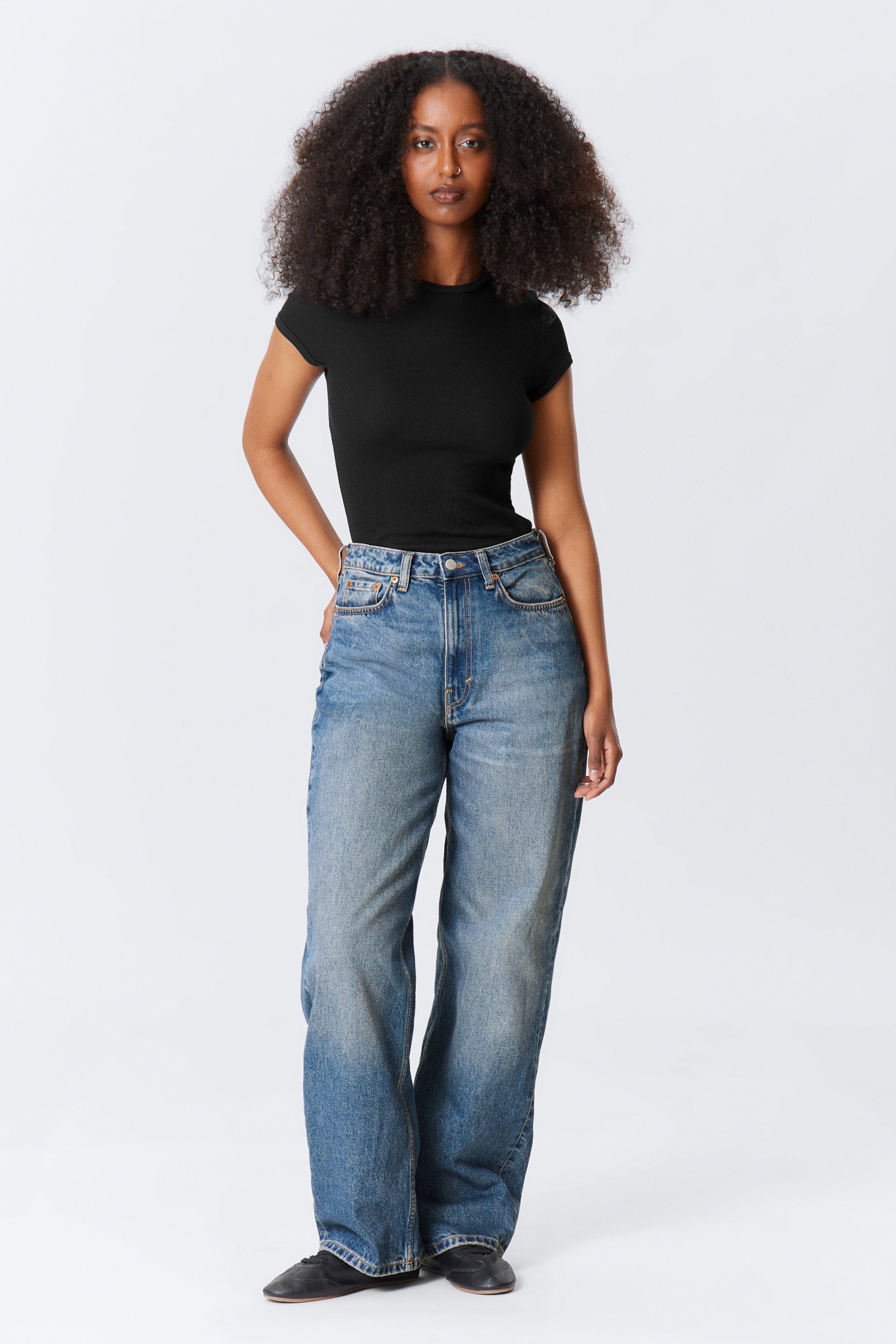 Προβολή μεγαλύτερης εικόνας: Halo Curve High Waisted Regular Wide Leg Jeans - Iron Blue - Medium Blue - Ladies | H&M GR 1