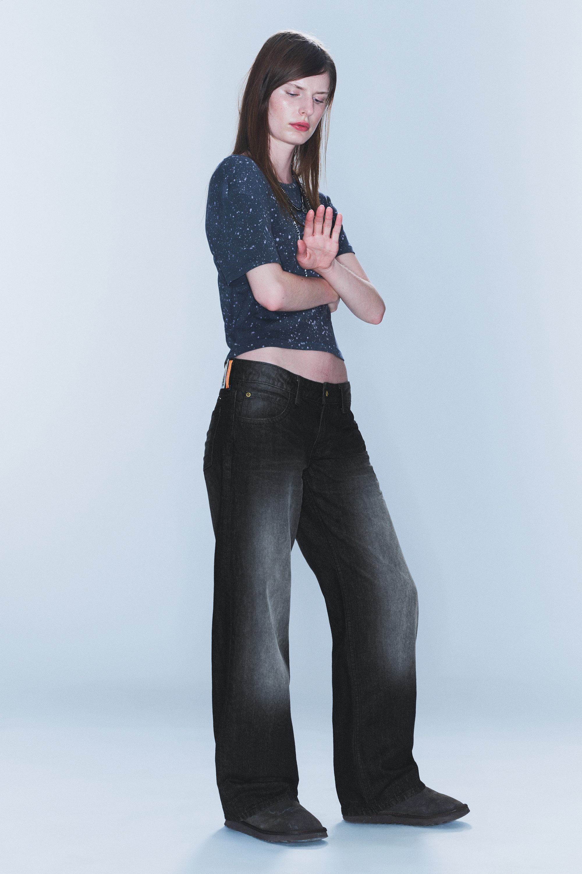 Undone Black - Schwarz - Messy Low Rise Regular Straight Jeans - 1