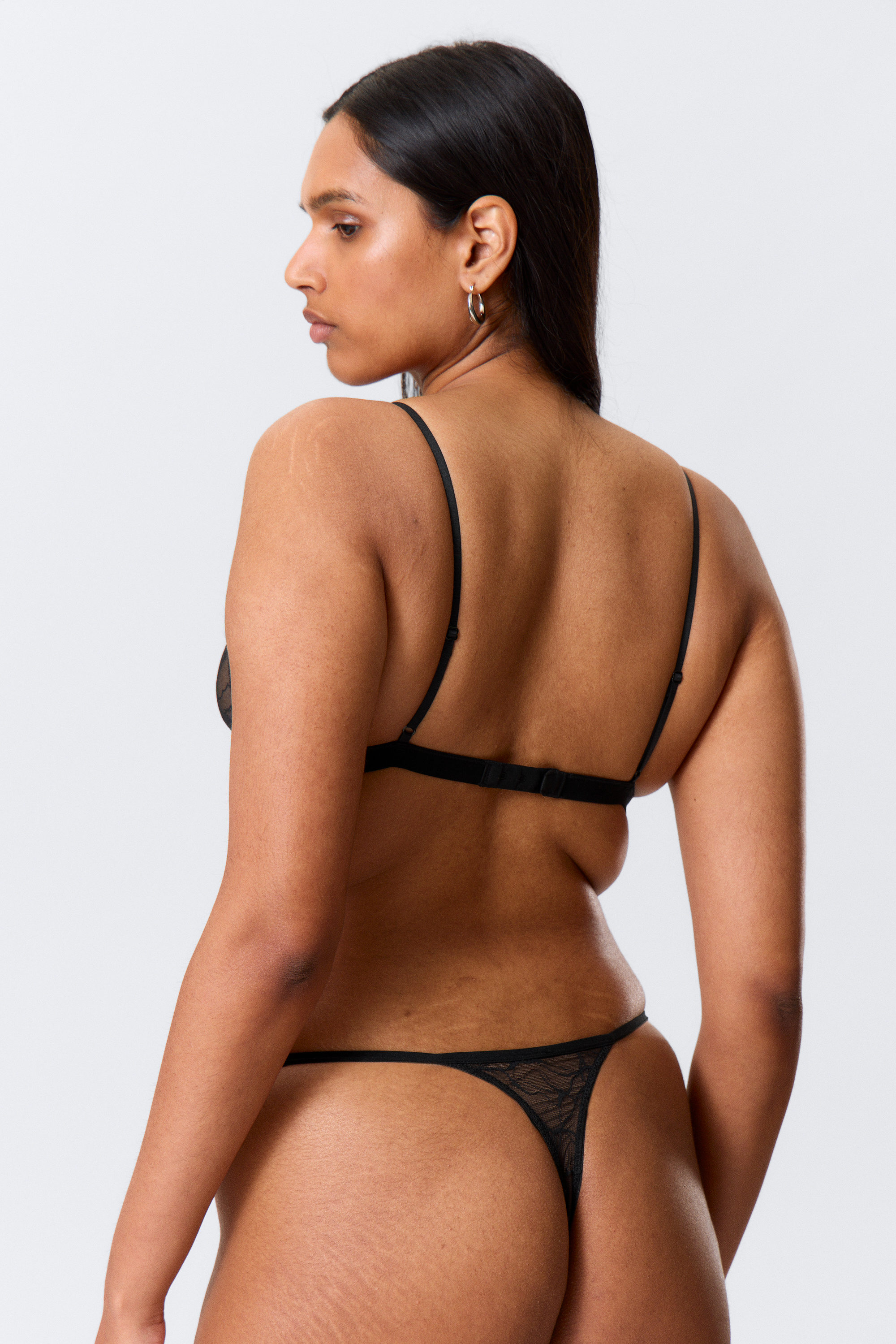 Schwarz - 2er-Pack Tangas aus wirbeliger Spitze - 4