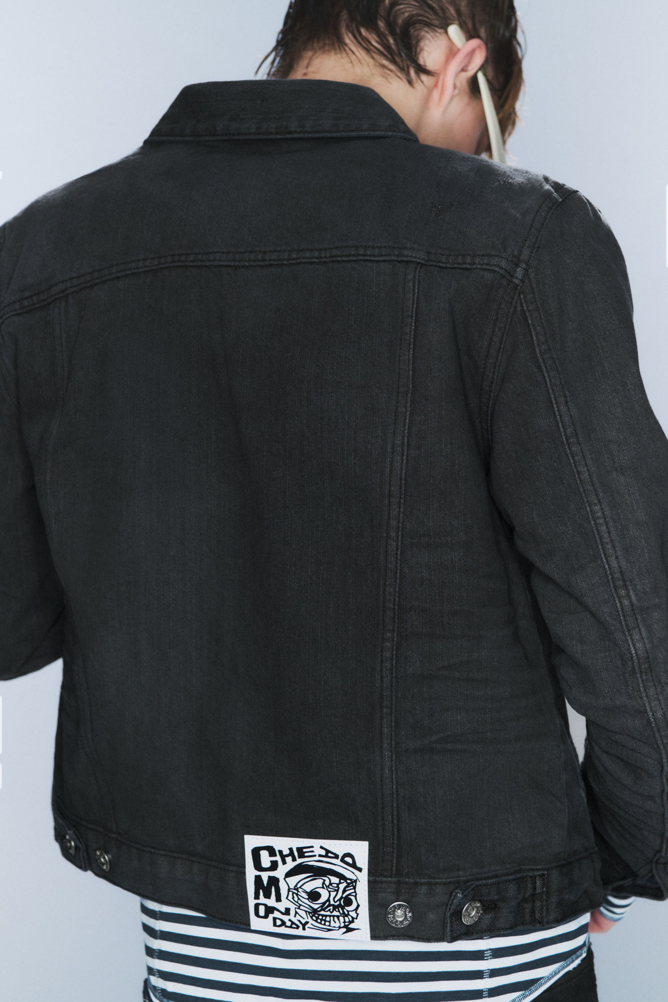Beschichtetes Schwarz - CM x LB Schwarze, beschichtete Unisex-Jeansjacke - 4