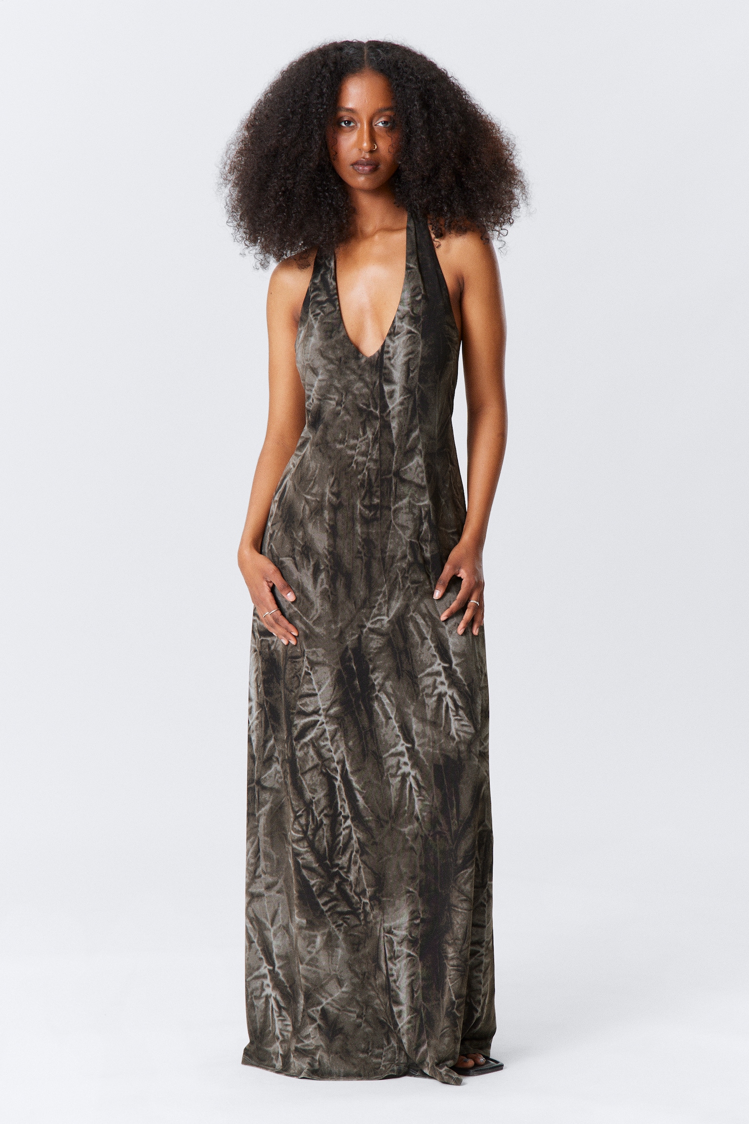 Sleeveless Halterneck Maxi Dress - Dark Grey - Crinkle Print/Light Beige/Black