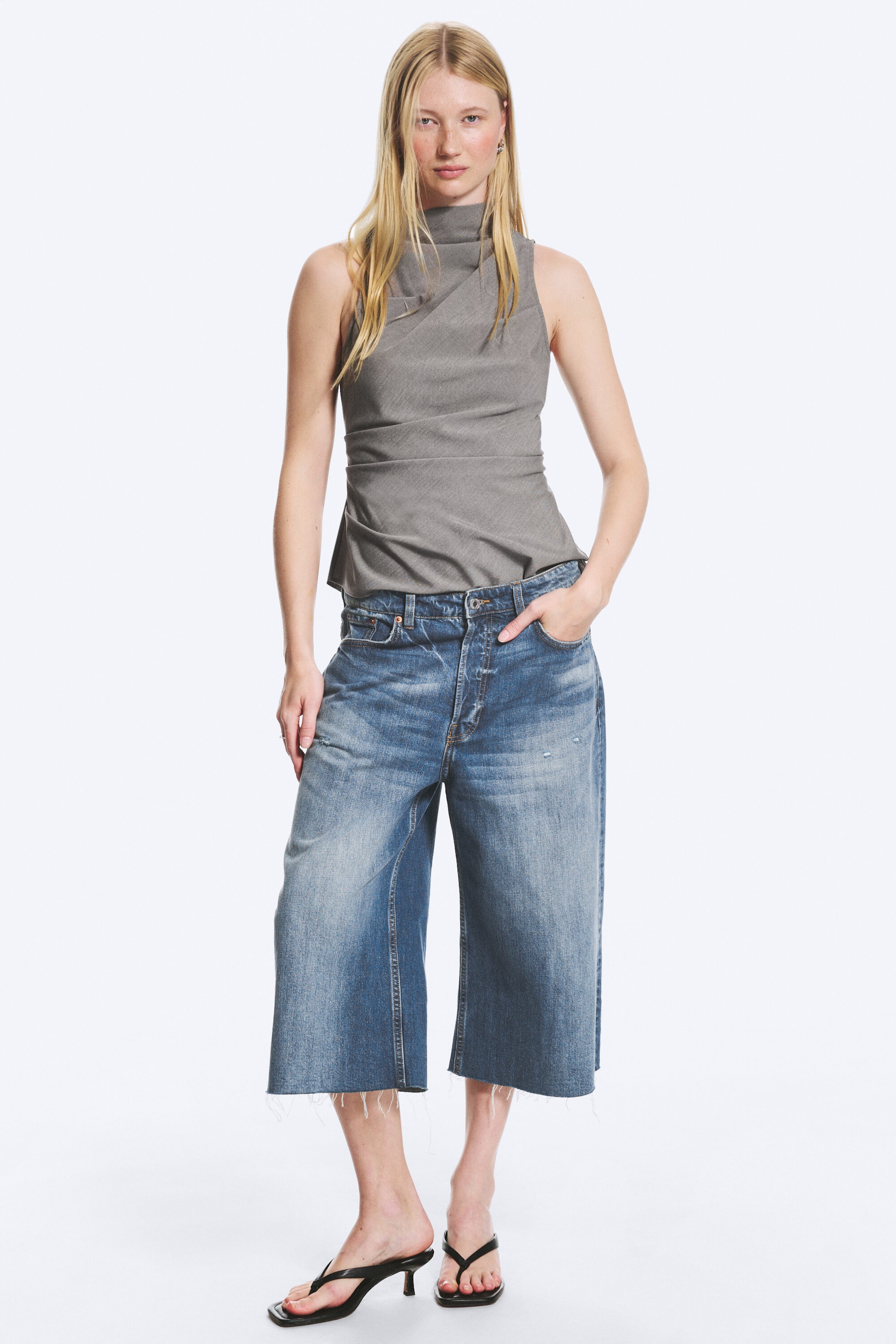 Shoreline Blue - Medium Blue - Ruimvallende cropped denim short met lage taille - 1