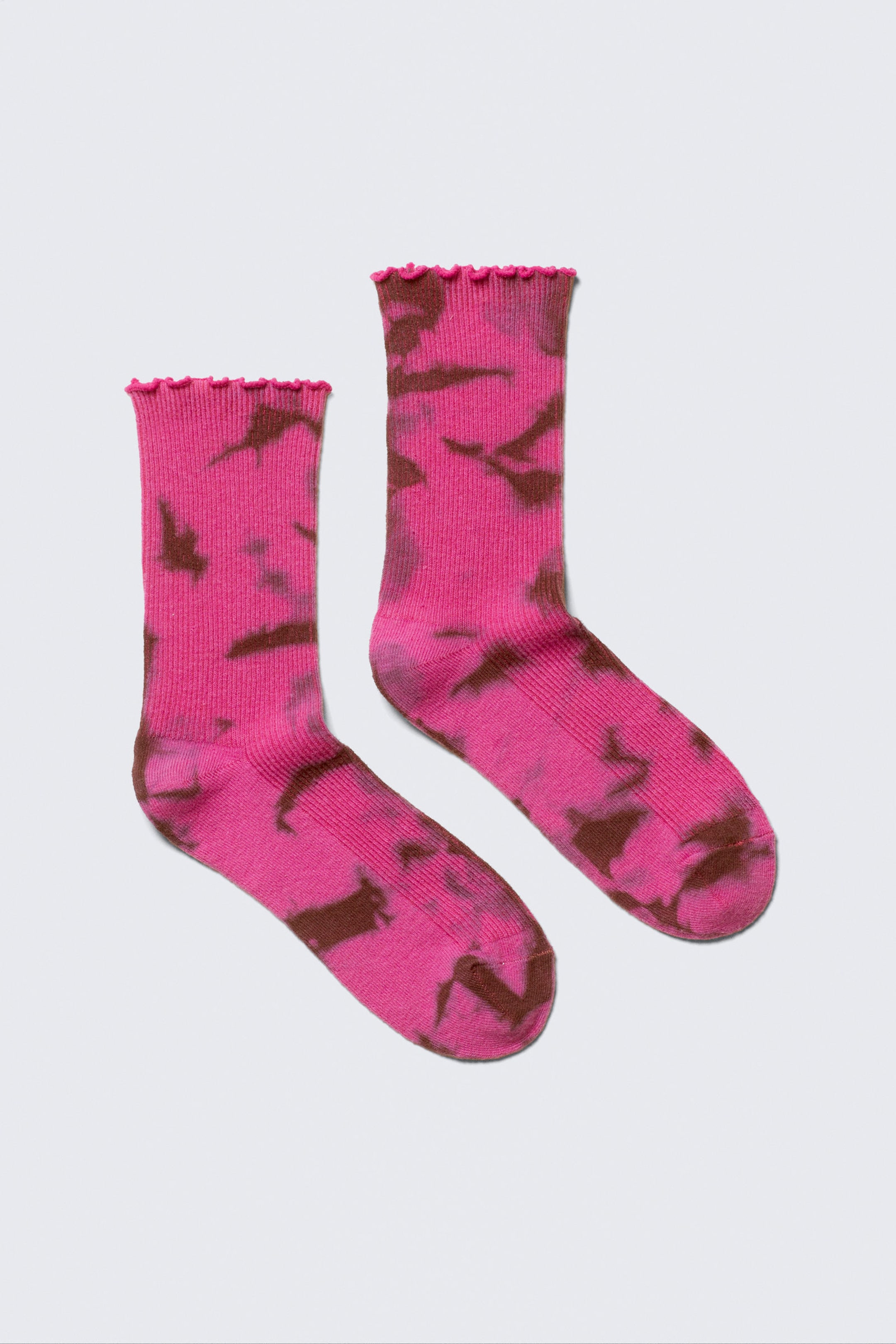 Rosa batik - Batikkmönstrade crewstrumpor med volang