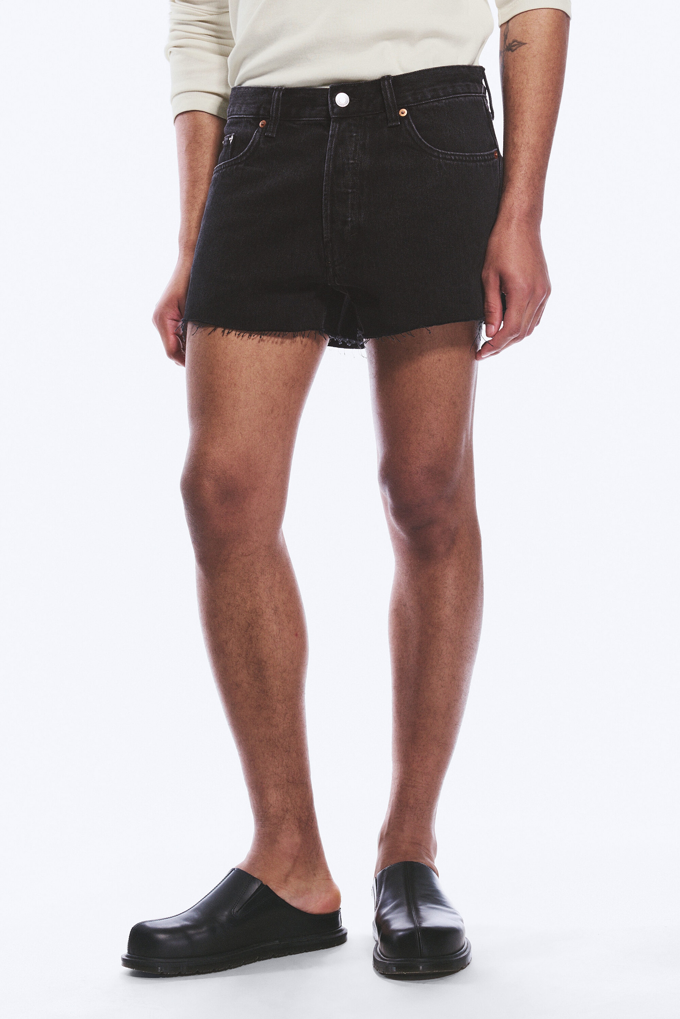 Tuned Black - Schwarz - Gravity Short Mid Waist Loose Denim Shorts - 2