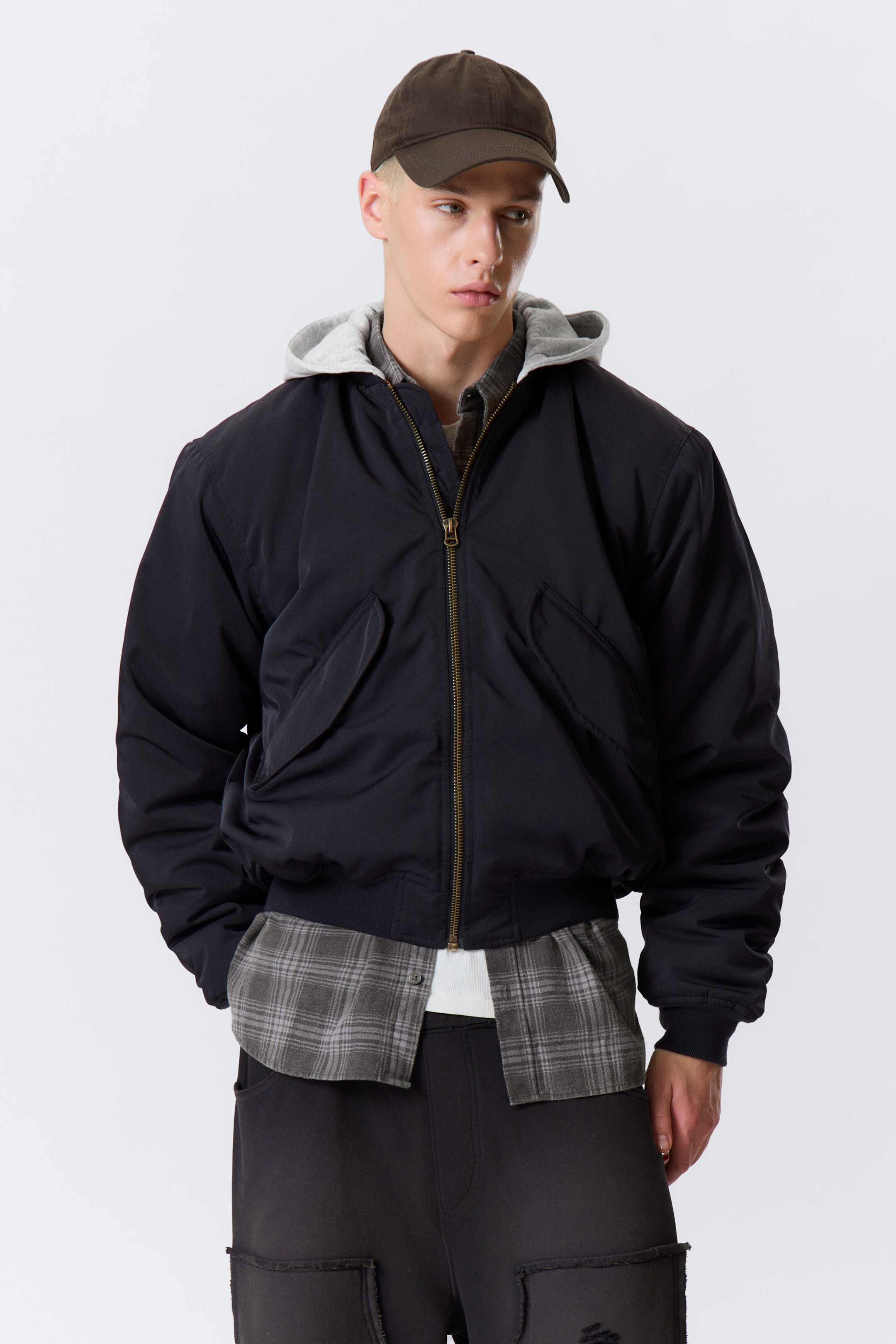 Vezi imaginea mai mare: Geacă bomber lejeră cu glugă - Bleumarin închis - BĂRBAŢI | H&M RO 6