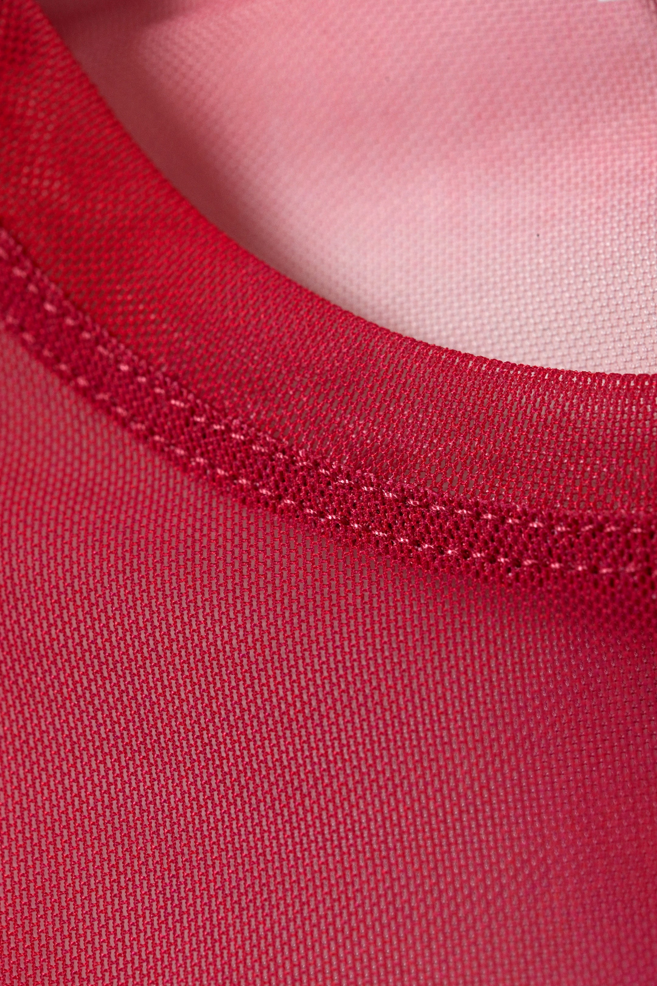 Blurry Red - Printed Long Sleeve Mesh Top - 2