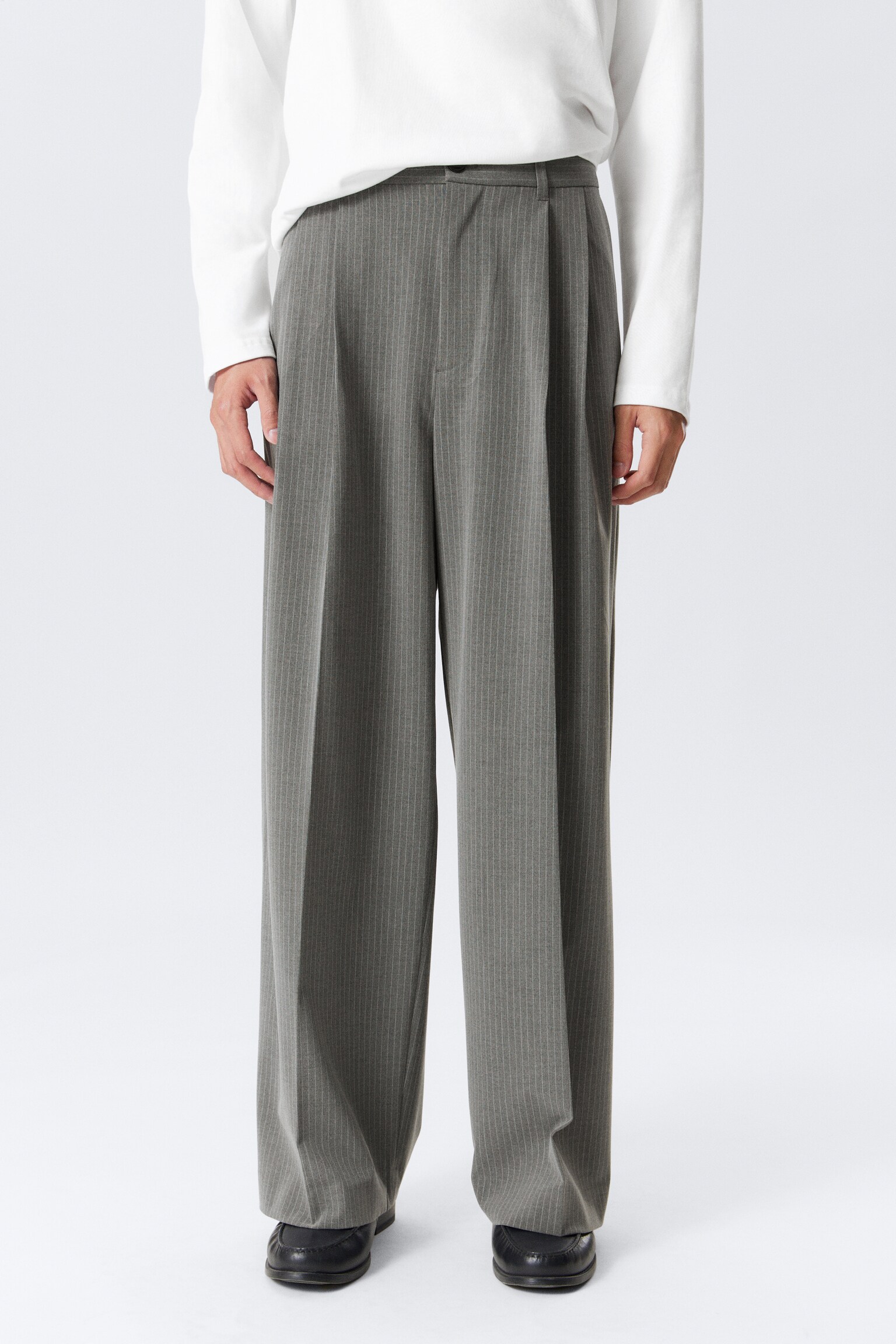 Loose Fit Pleated Suit Trousers - Pinstriped Light Grey/Black - 5