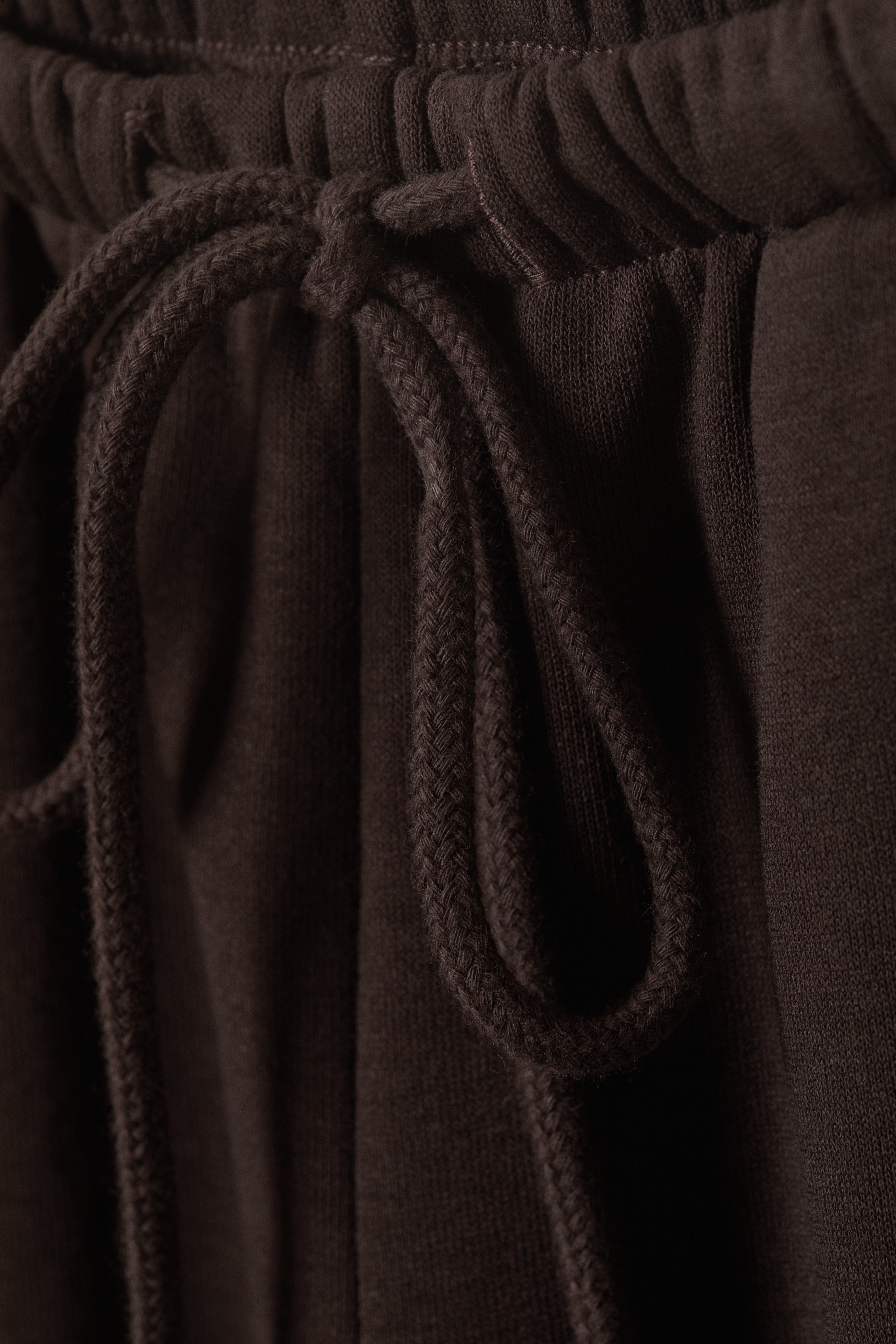 Dunkelbraun - Jogginghose mit niedrigem Bund und Barrel-Bein - 4