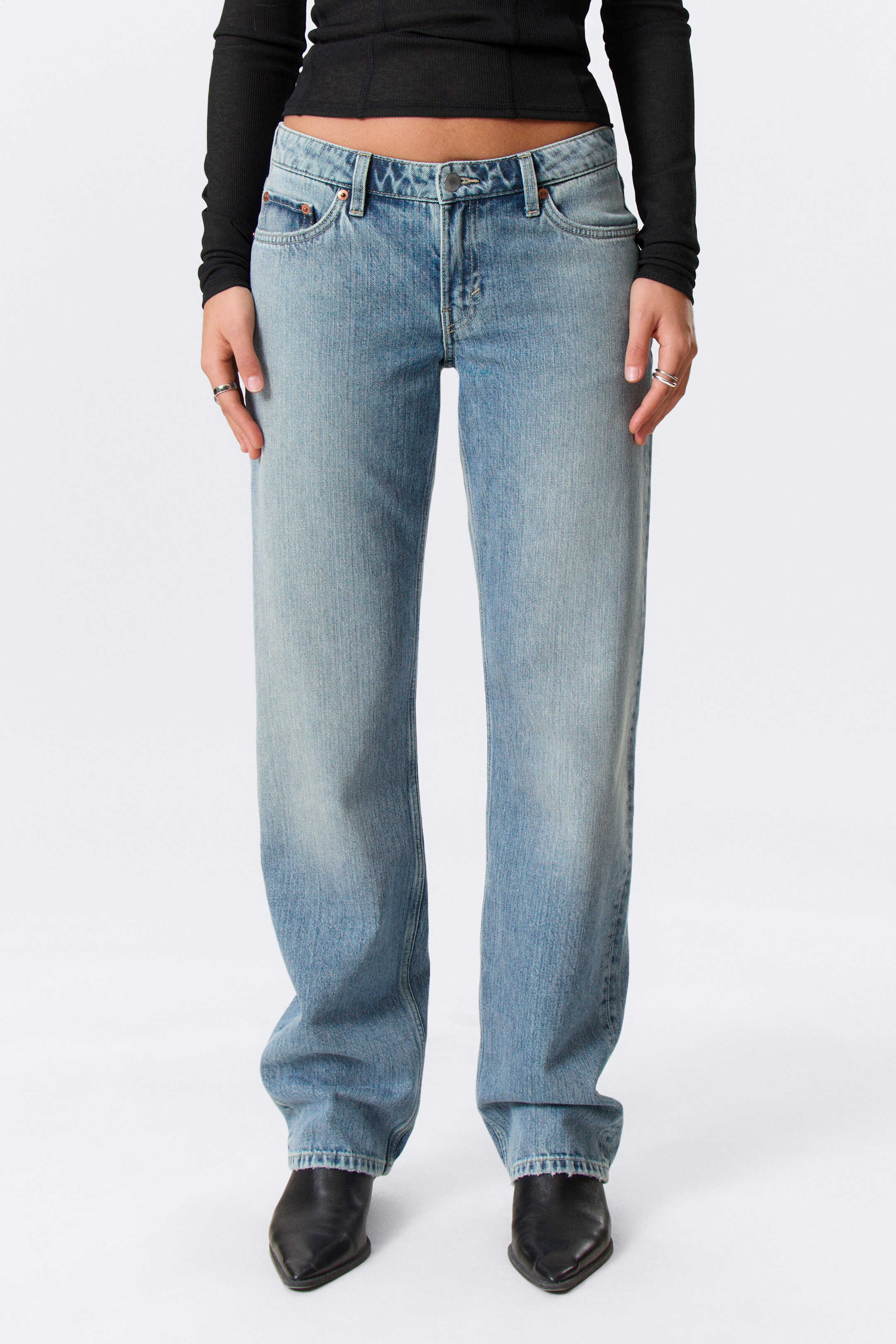 Visa större bild: Arrow Low Waist Regular Straight Leg Jeans - Blue Fade - Mellanblå - DAM | H&M FI 2