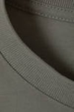 Dunkles, gedecktes Khaki - Kastiges T-Shirt - 1