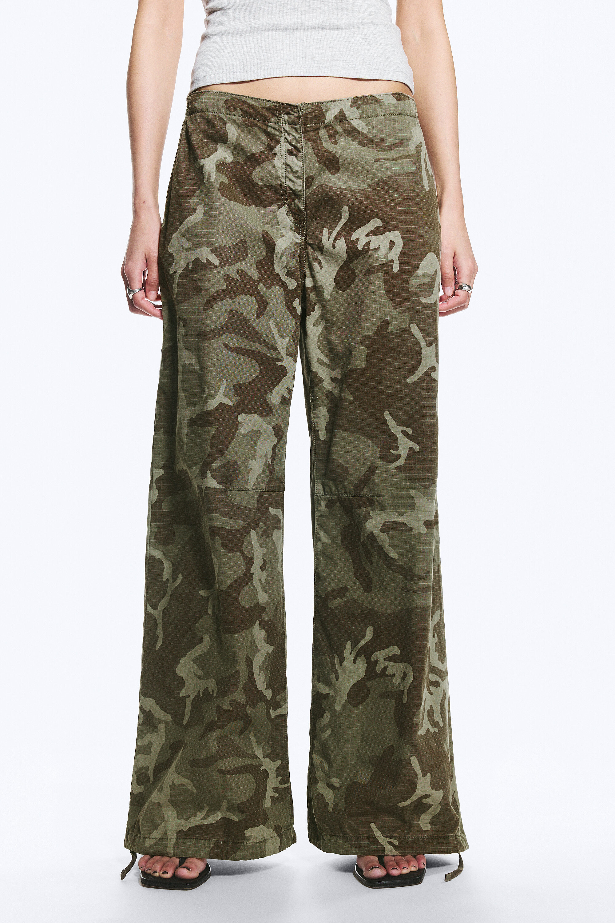 low rise baggy ripstop trousers - Khaki Green - Camo | Weekday EU
